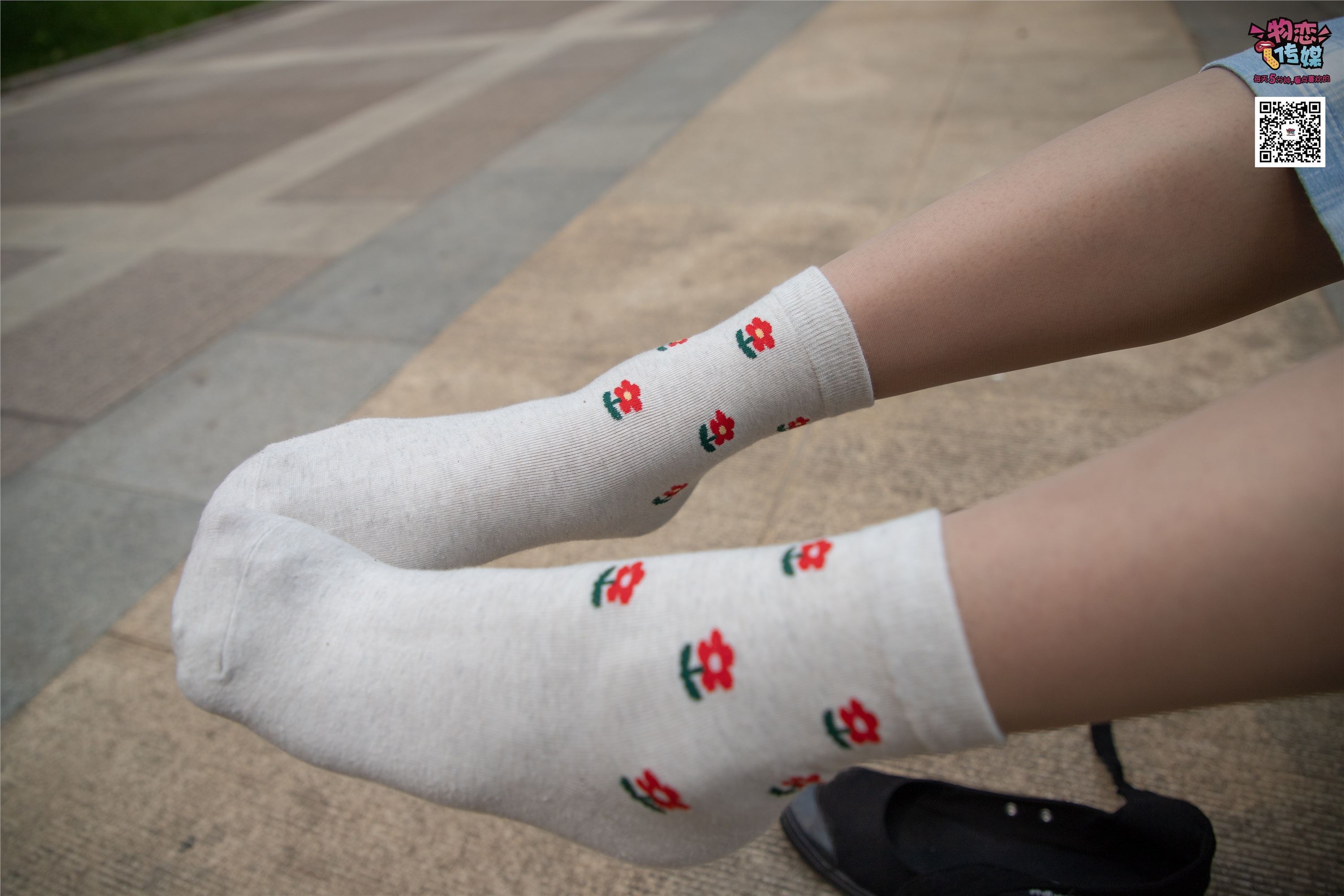 物恋传媒 No.016 经典就是不需挑片,透明肉丝配清纯白棉袜