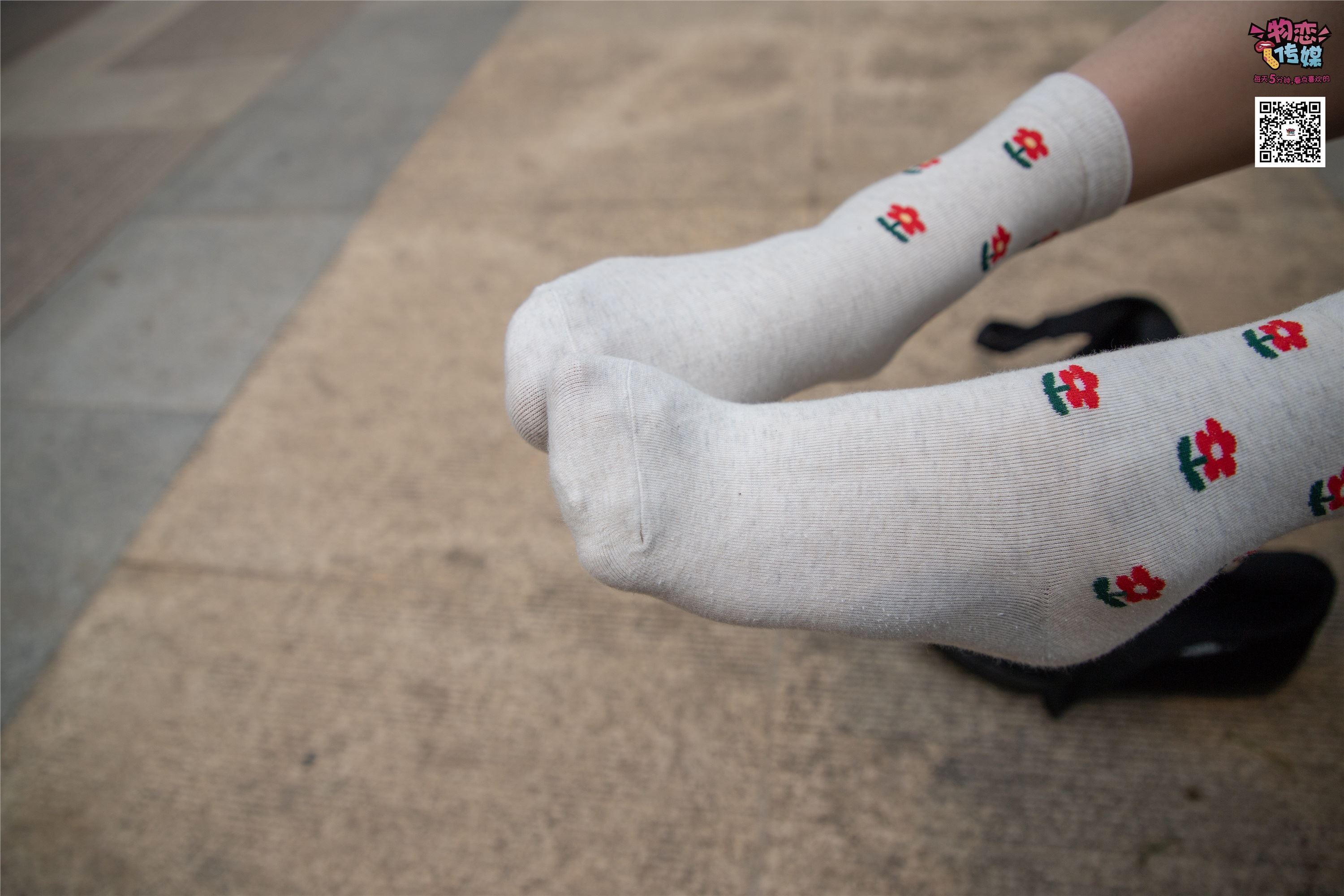 物恋传媒 No.016 经典就是不需挑片,透明肉丝配清纯白棉袜