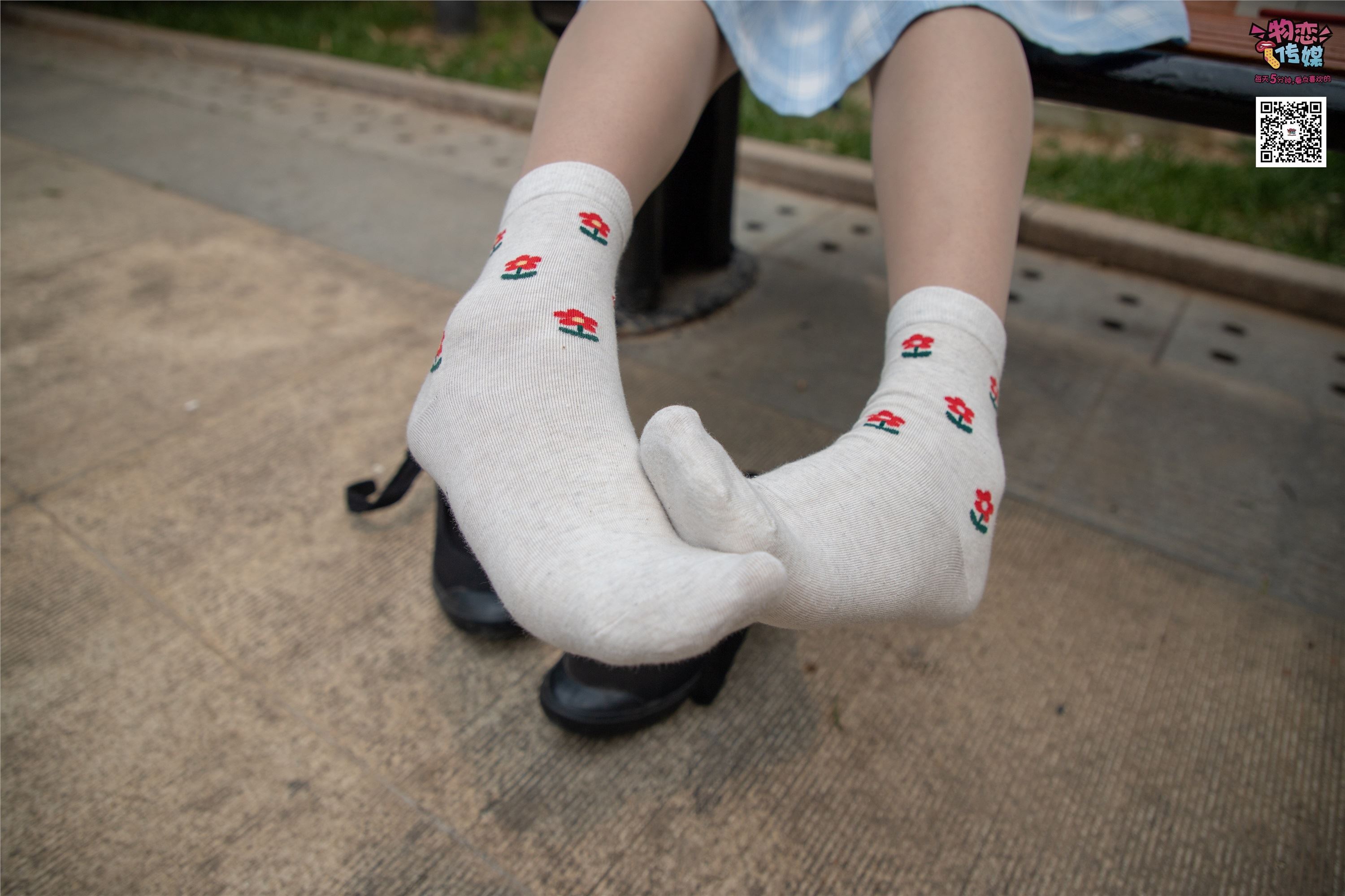 物恋传媒 No.016 经典就是不需挑片,透明肉丝配清纯白棉袜