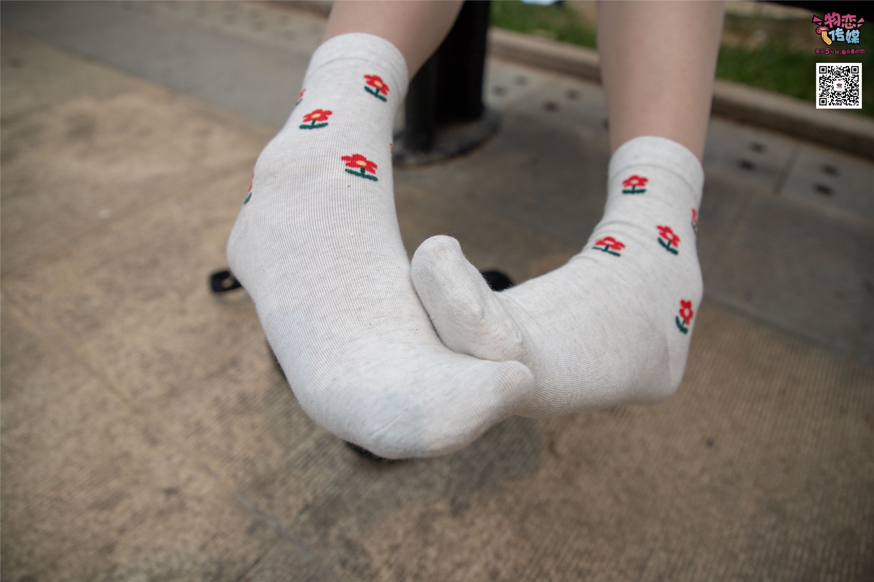 物恋传媒 No.016 经典就是不需挑片,透明肉丝配清纯白棉袜