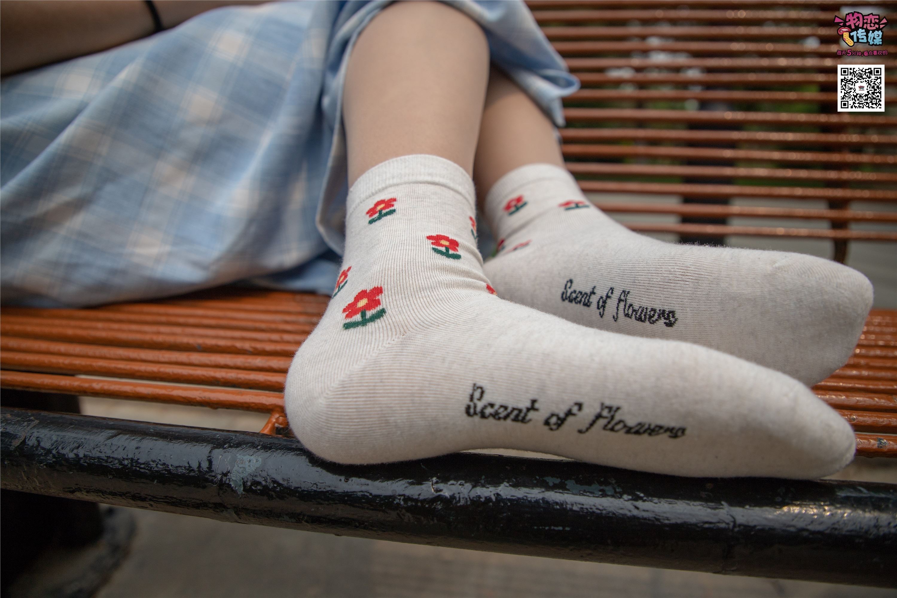 物恋传媒 No.016 经典就是不需挑片,透明肉丝配清纯白棉袜