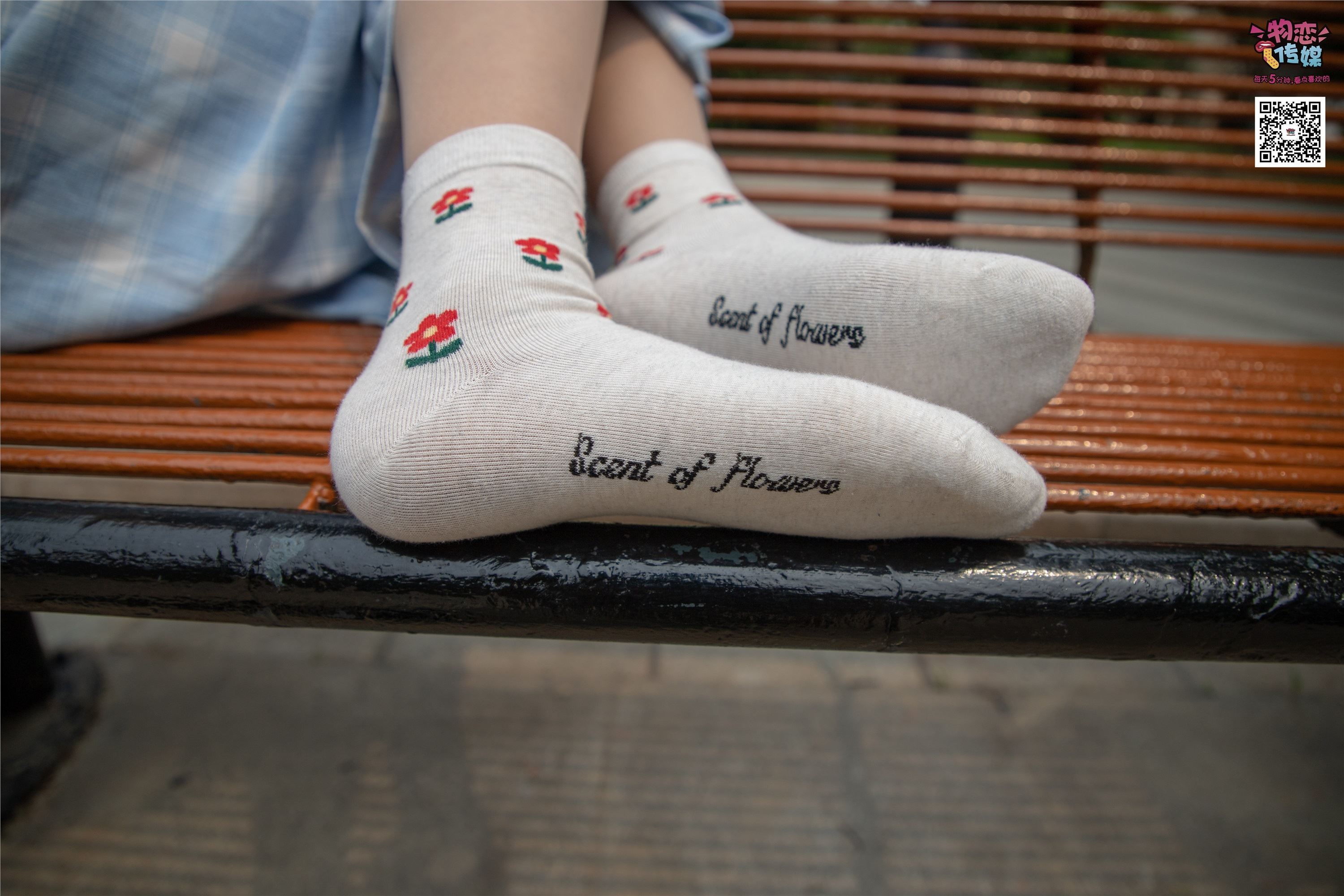 物恋传媒 No.016 经典就是不需挑片,透明肉丝配清纯白棉袜