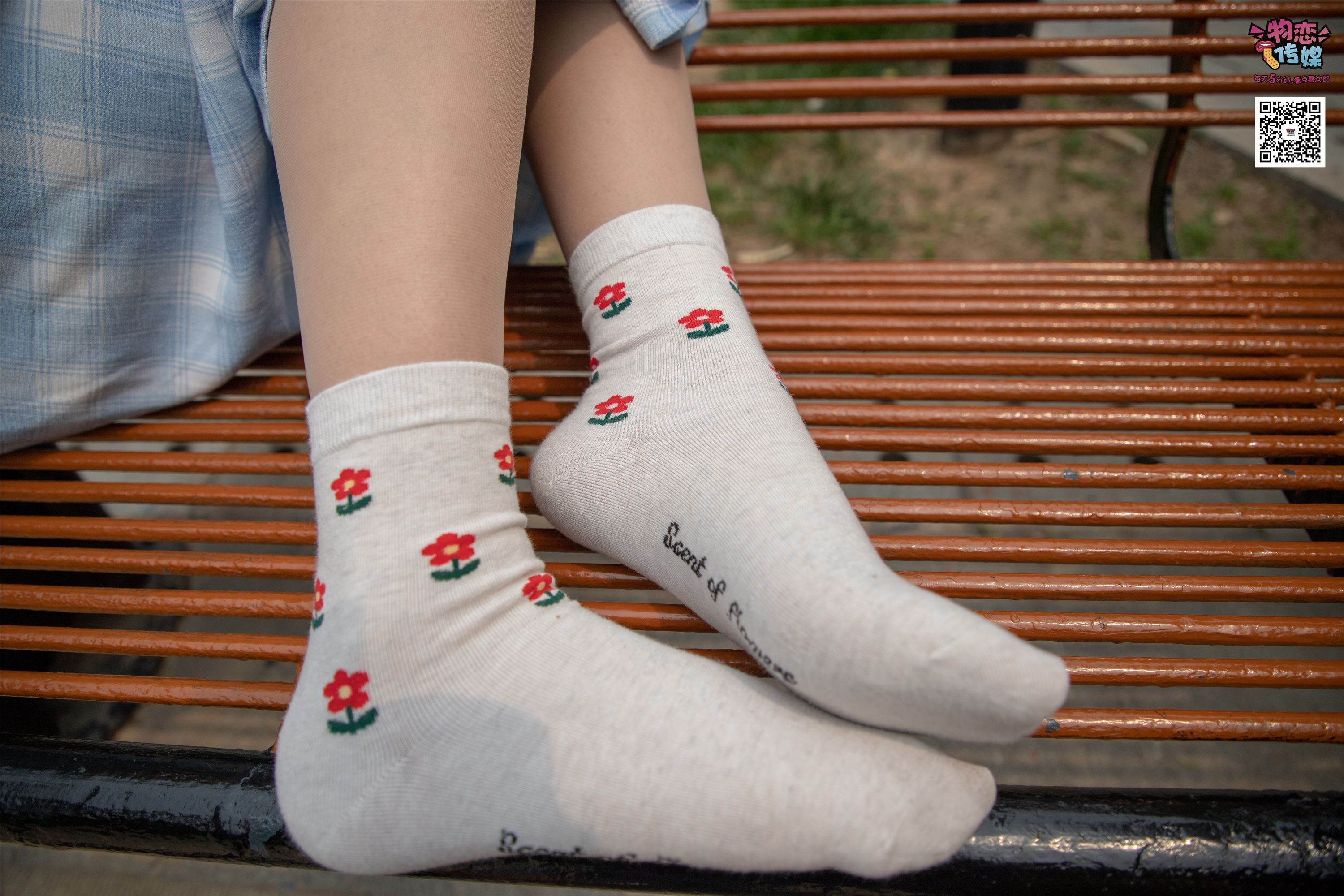 物恋传媒 No.016 经典就是不需挑片,透明肉丝配清纯白棉袜