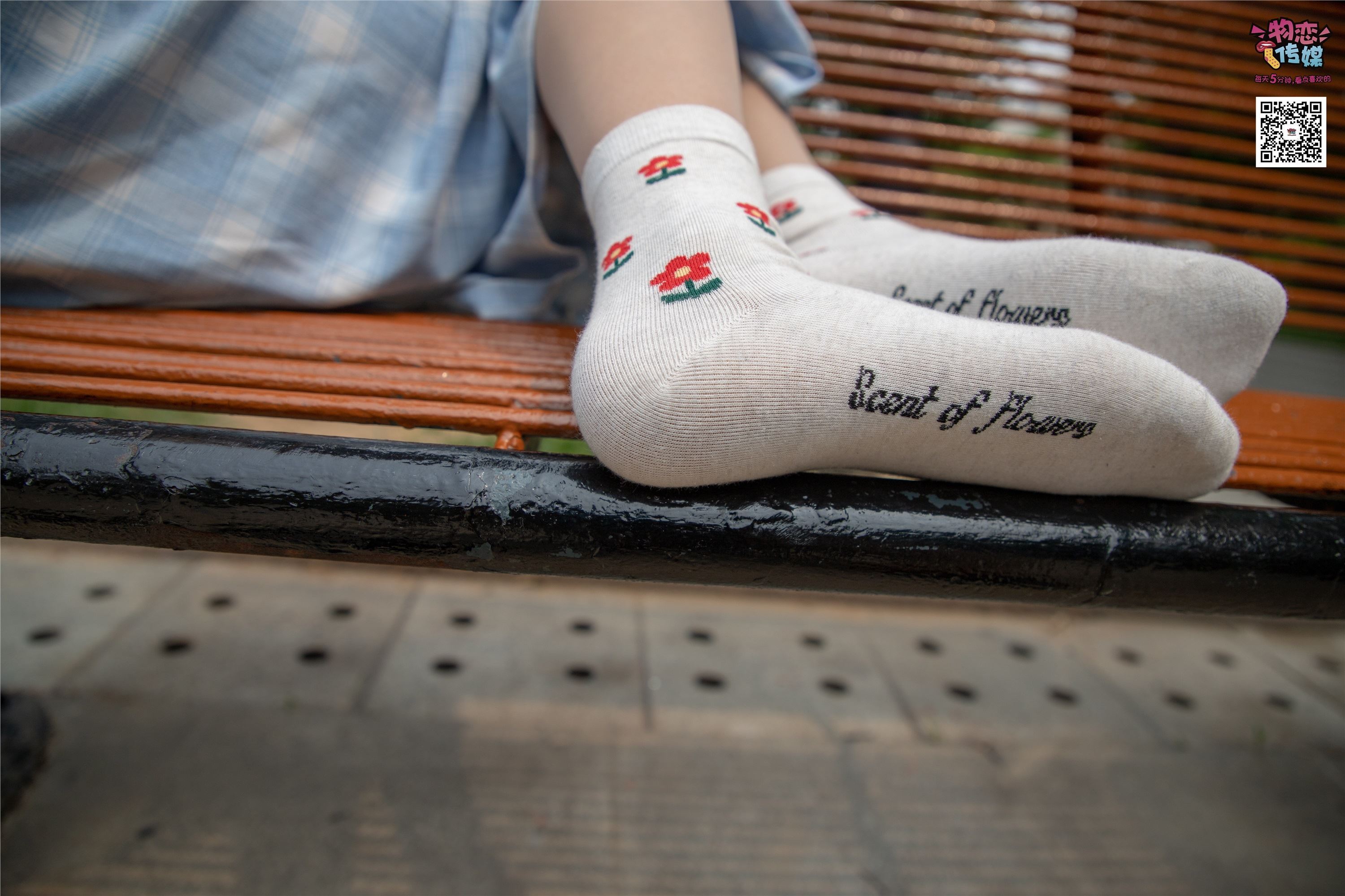 物恋传媒 No.016 经典就是不需挑片,透明肉丝配清纯白棉袜