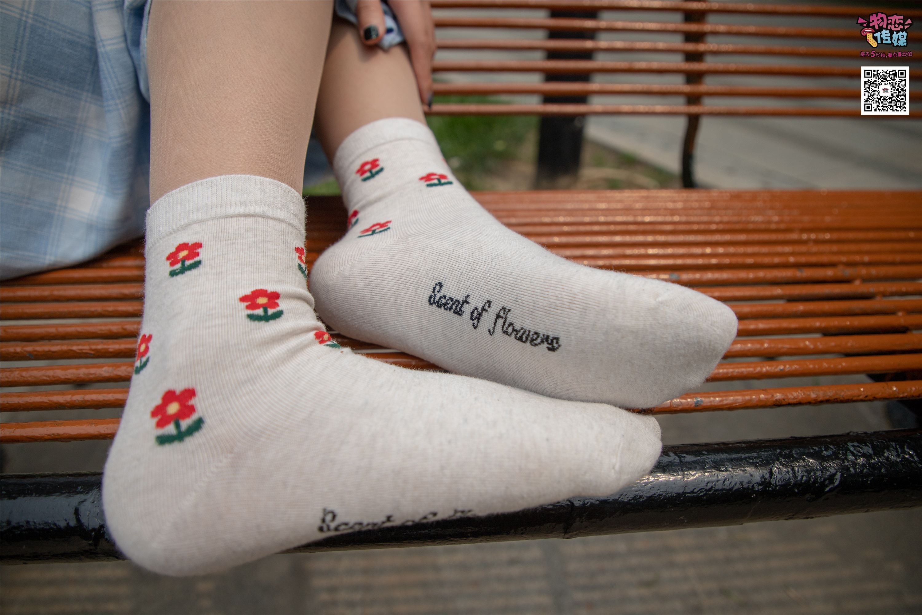 物恋传媒 No.016 经典就是不需挑片,透明肉丝配清纯白棉袜