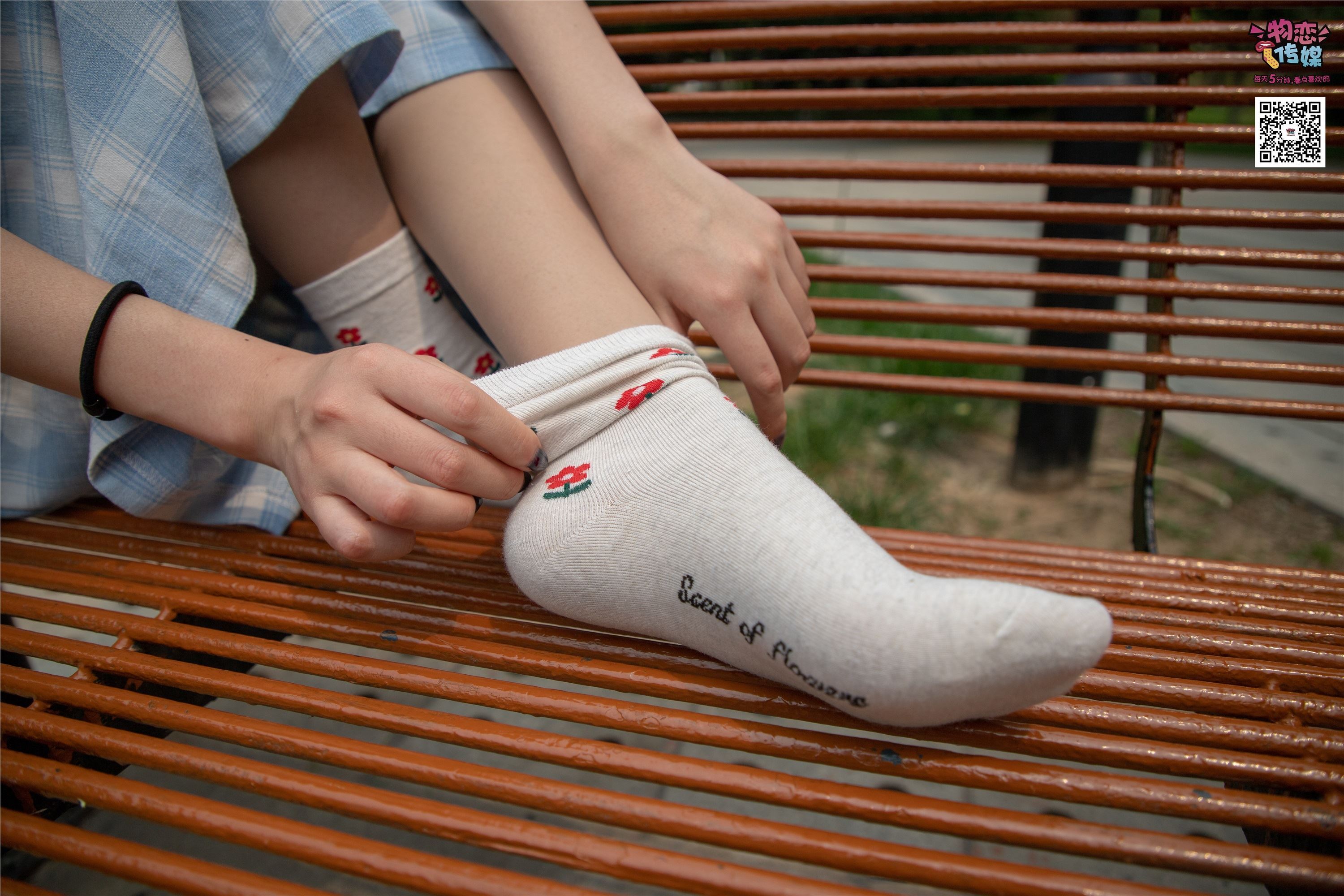 物恋传媒 No.016 经典就是不需挑片,透明肉丝配清纯白棉袜