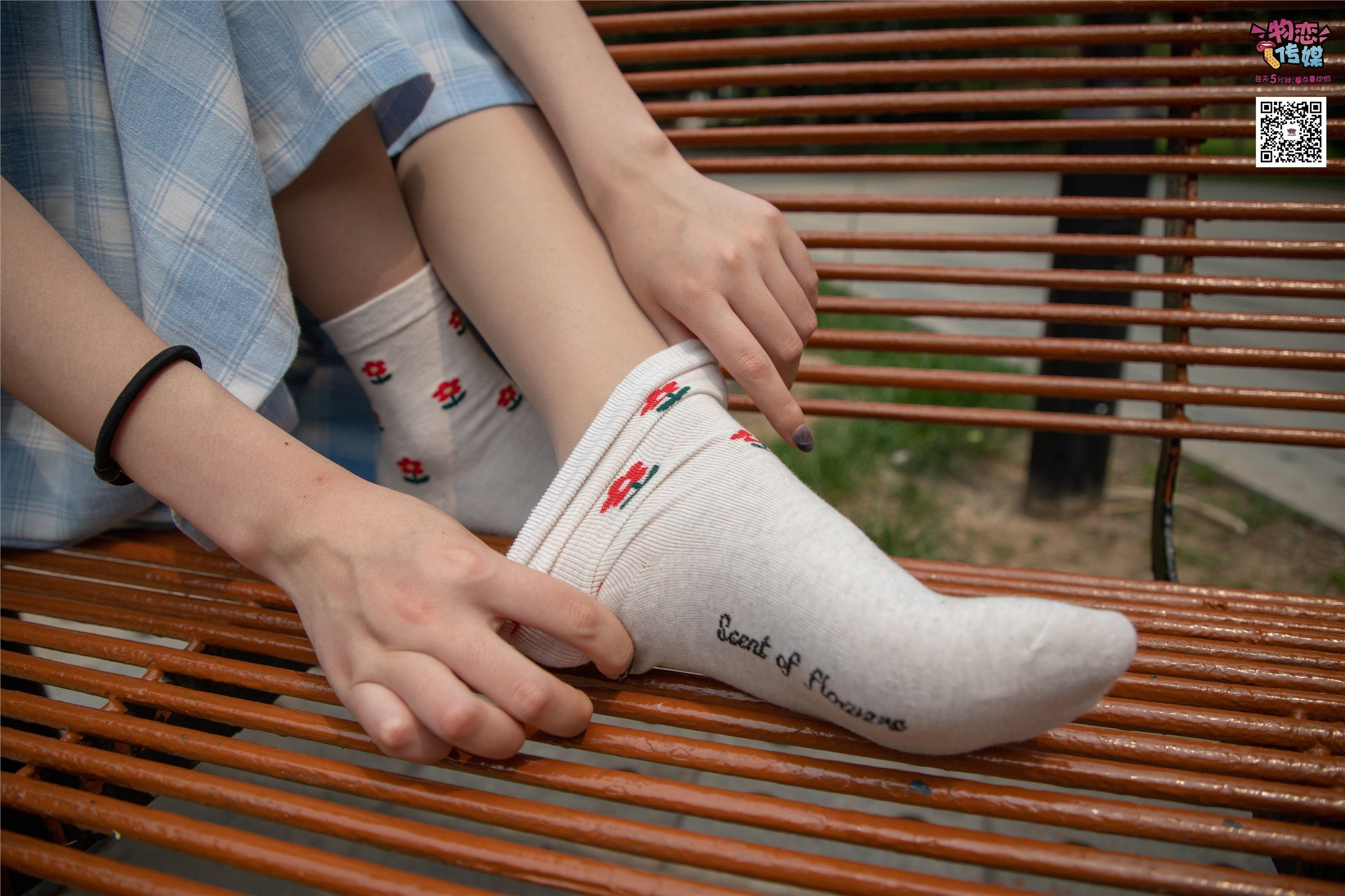 物恋传媒 No.016 经典就是不需挑片,透明肉丝配清纯白棉袜