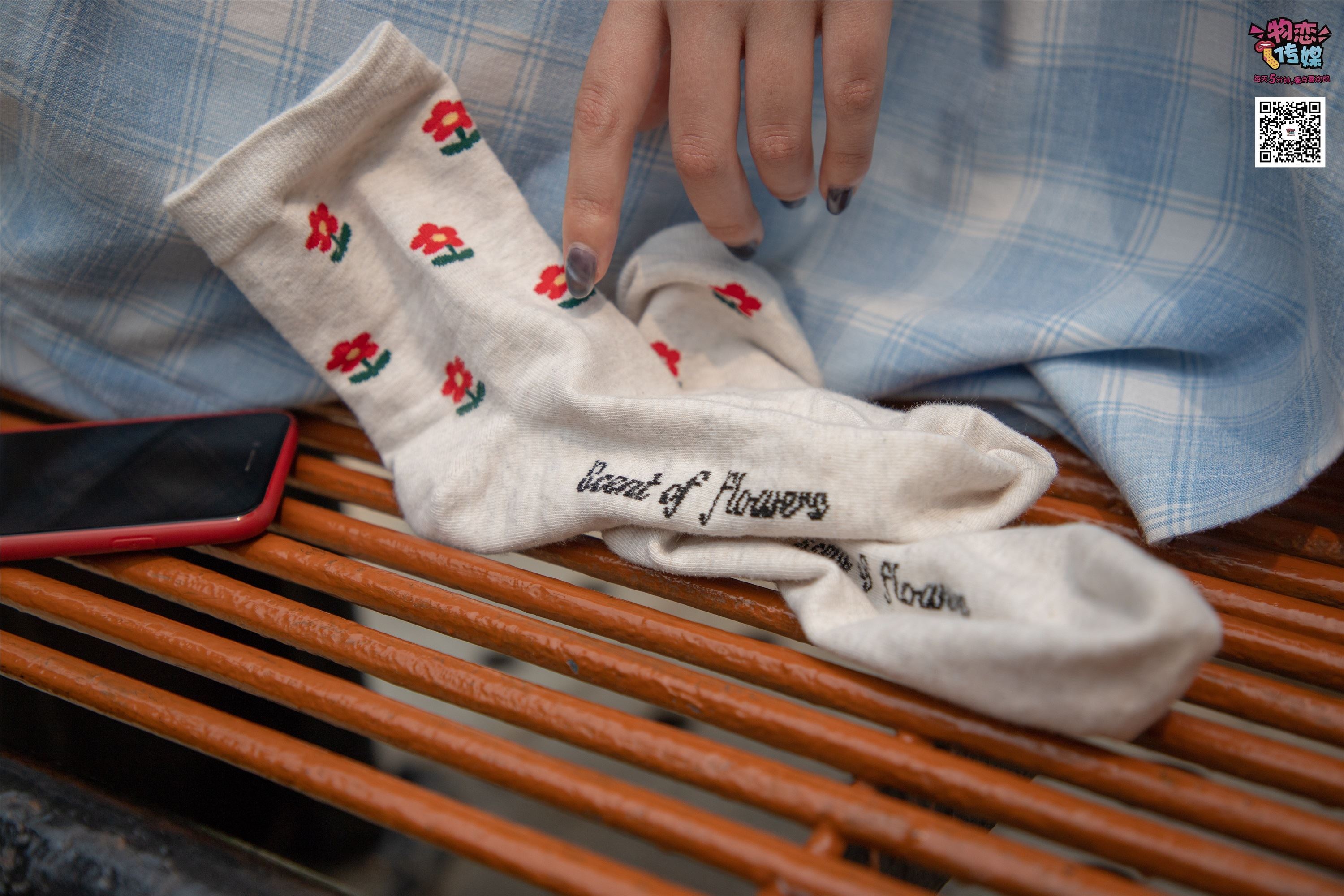 物恋传媒 No.016 经典就是不需挑片,透明肉丝配清纯白棉袜