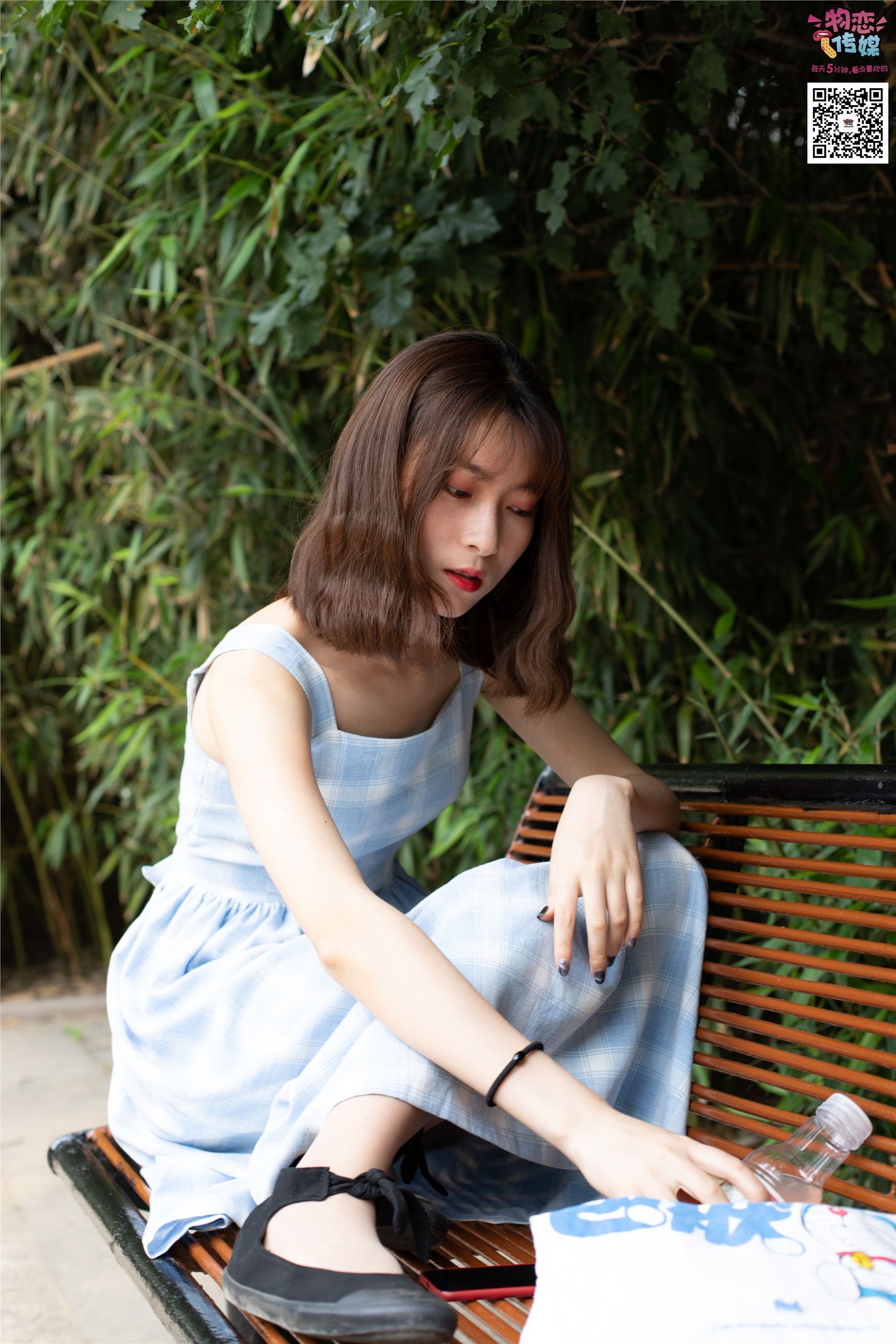 物恋传媒 No.016 经典就是不需挑片,透明肉丝配清纯白棉袜