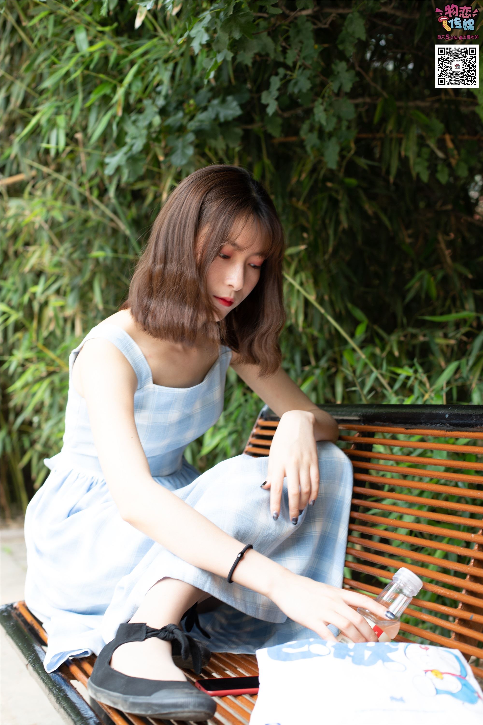 物恋传媒 No.016 经典就是不需挑片,透明肉丝配清纯白棉袜