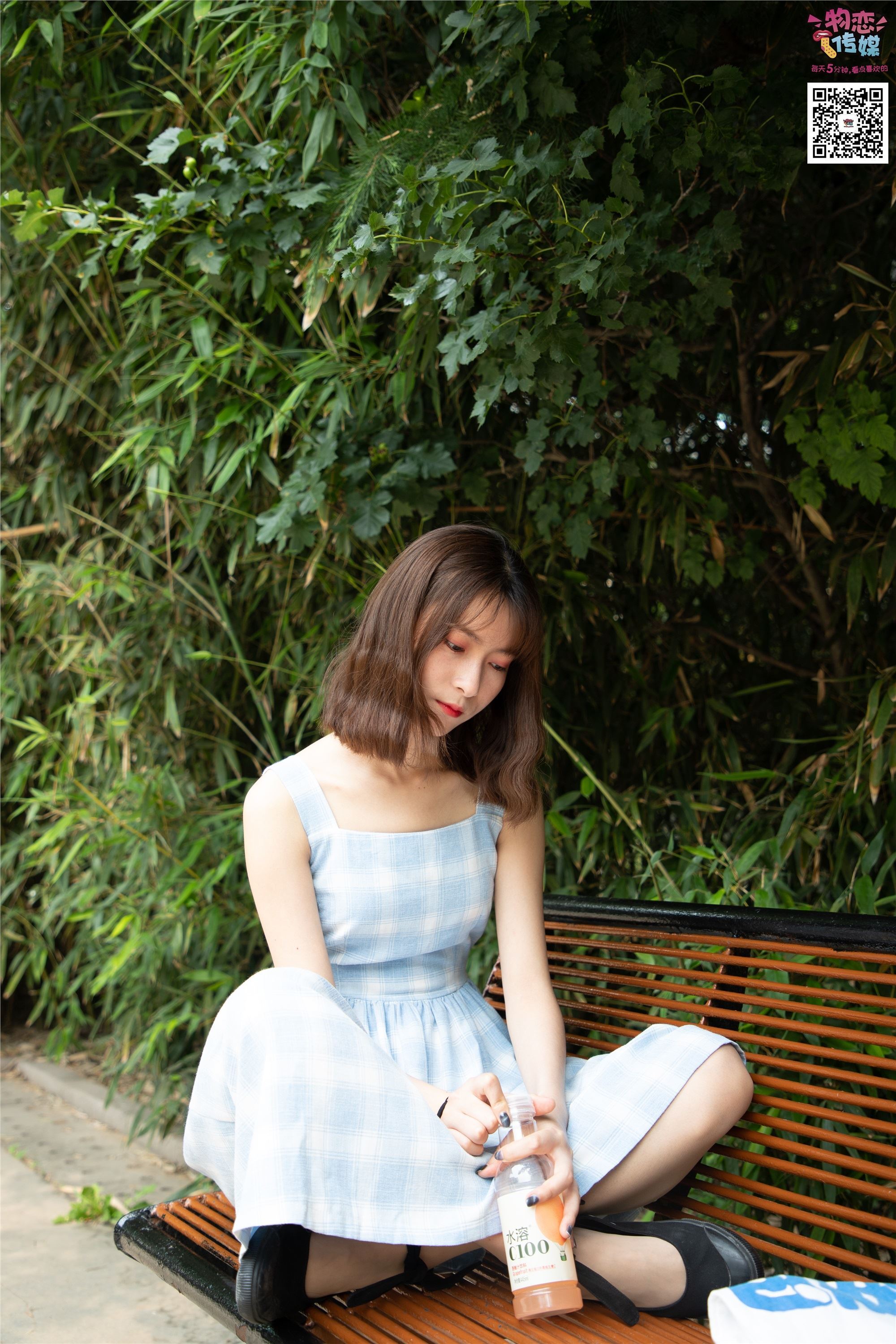 物恋传媒 No.016 经典就是不需挑片,透明肉丝配清纯白棉袜