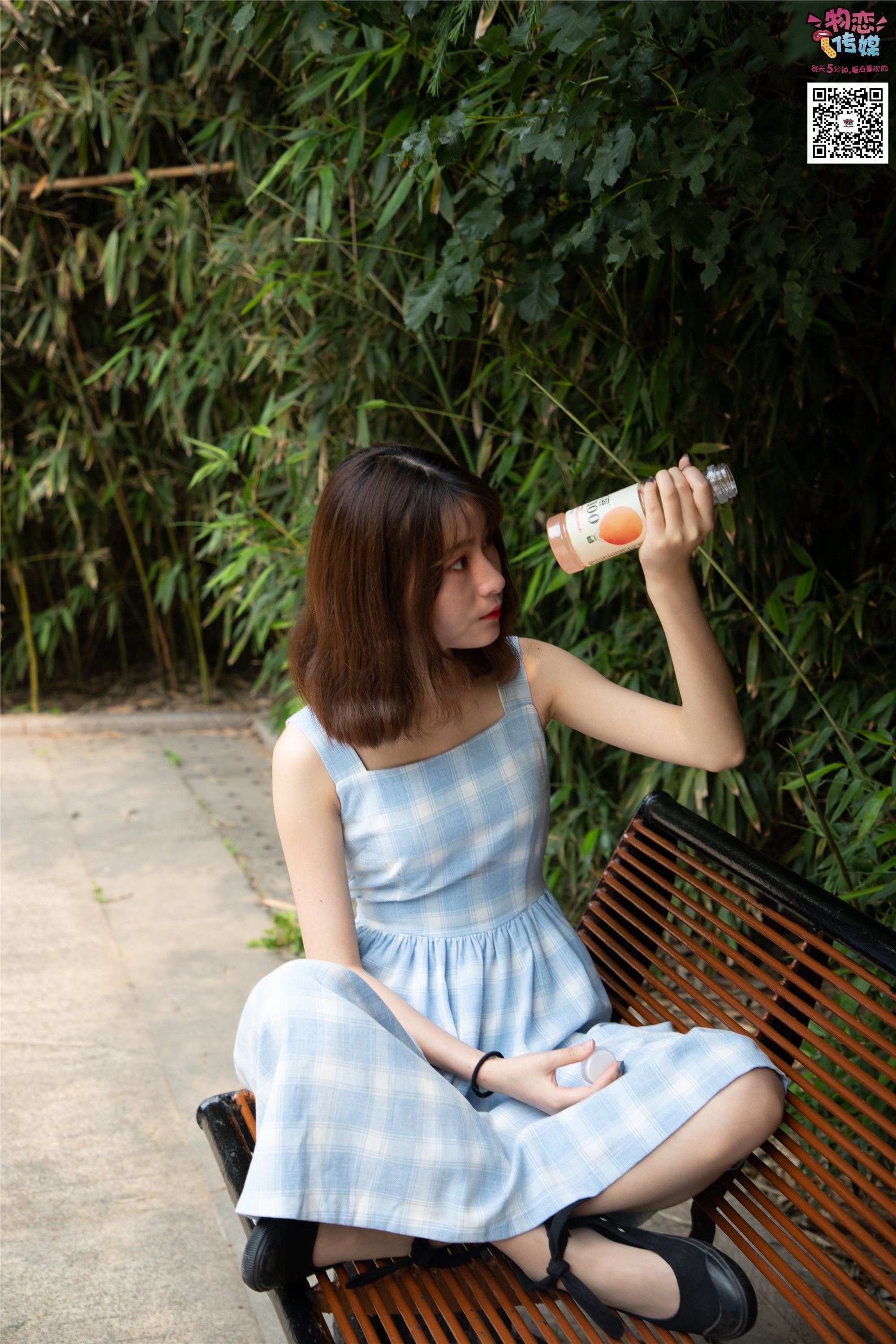 物恋传媒 No.016 经典就是不需挑片,透明肉丝配清纯白棉袜