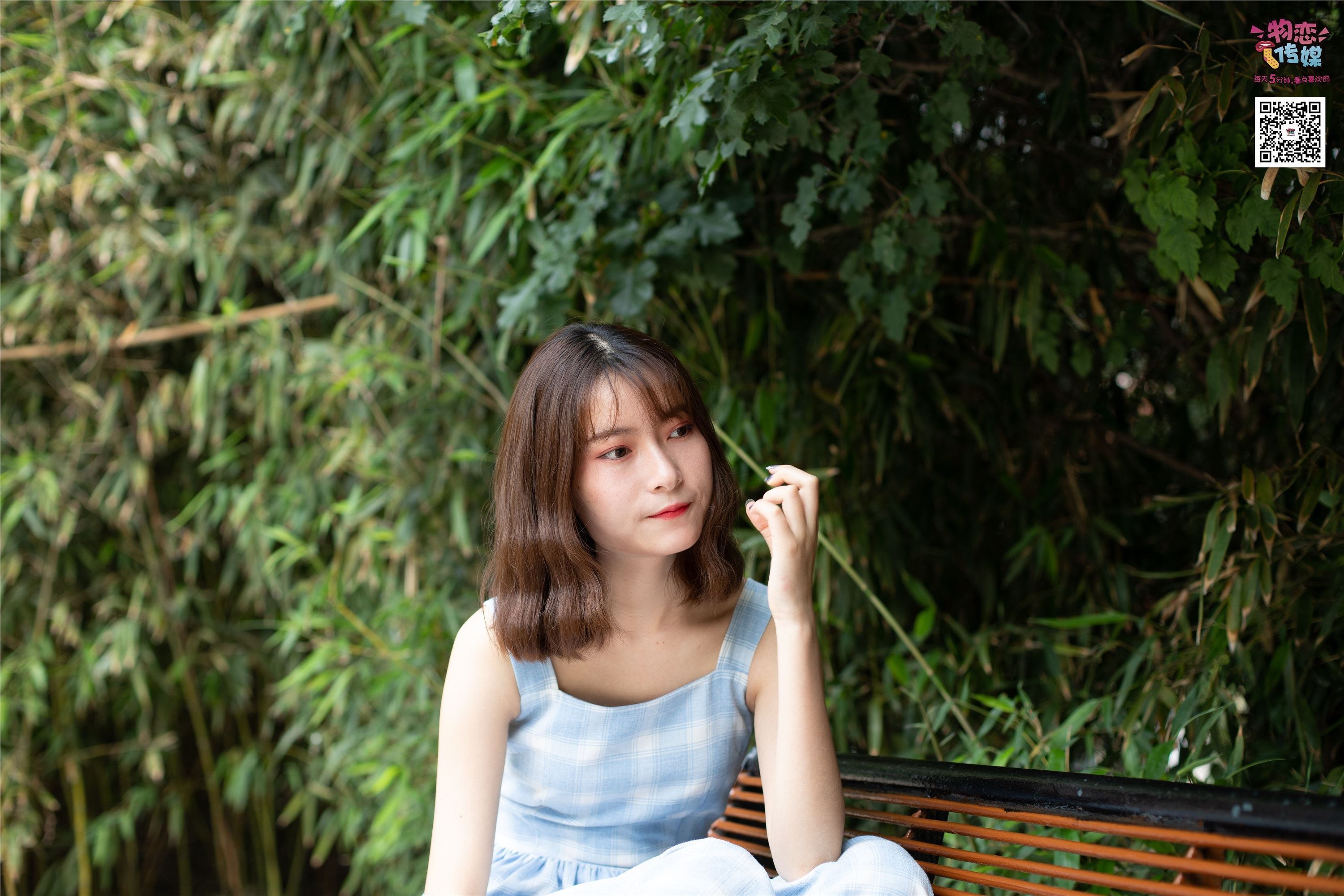 物恋传媒 No.016 经典就是不需挑片,透明肉丝配清纯白棉袜