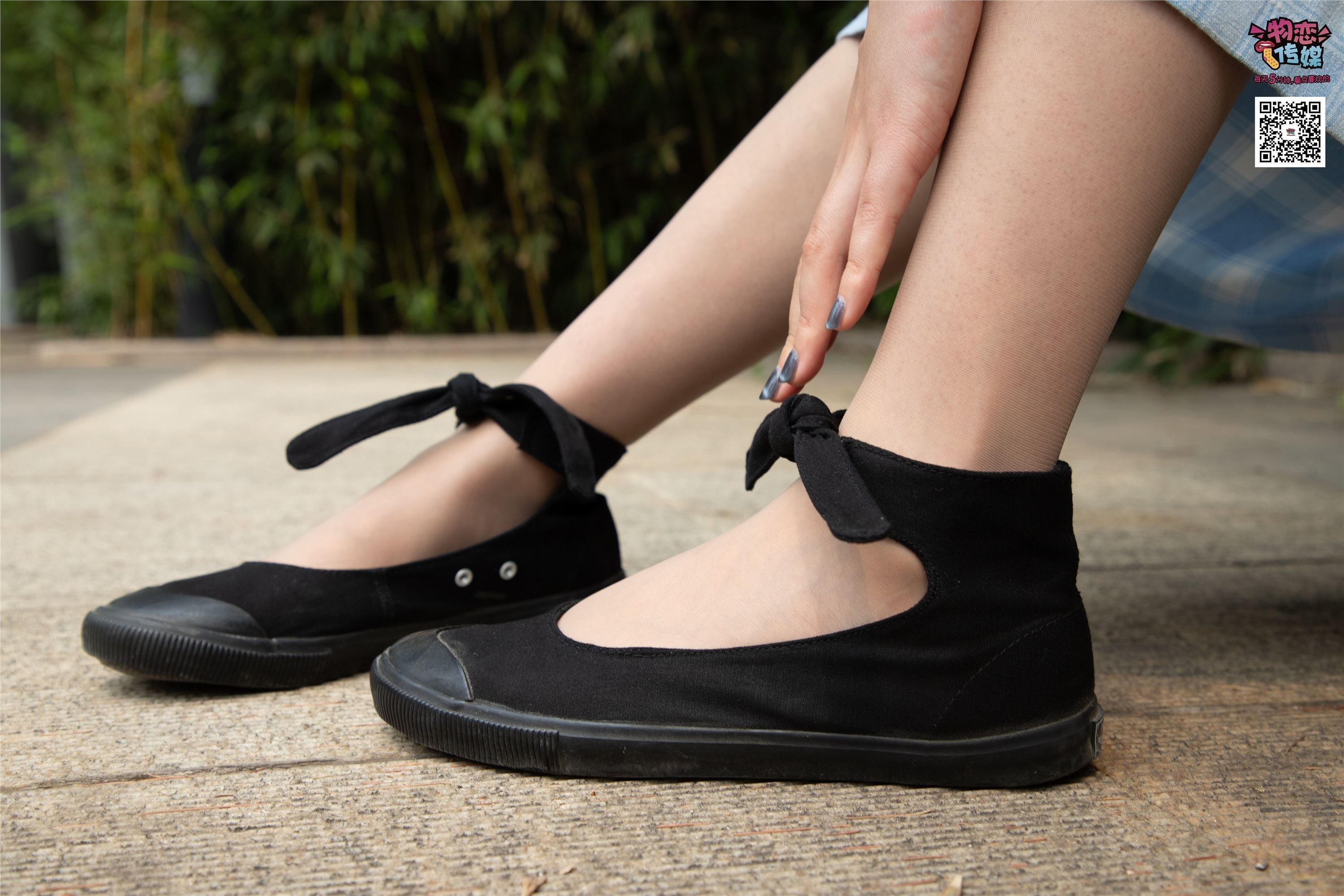 物恋传媒 No.016 经典就是不需挑片,透明肉丝配清纯白棉袜