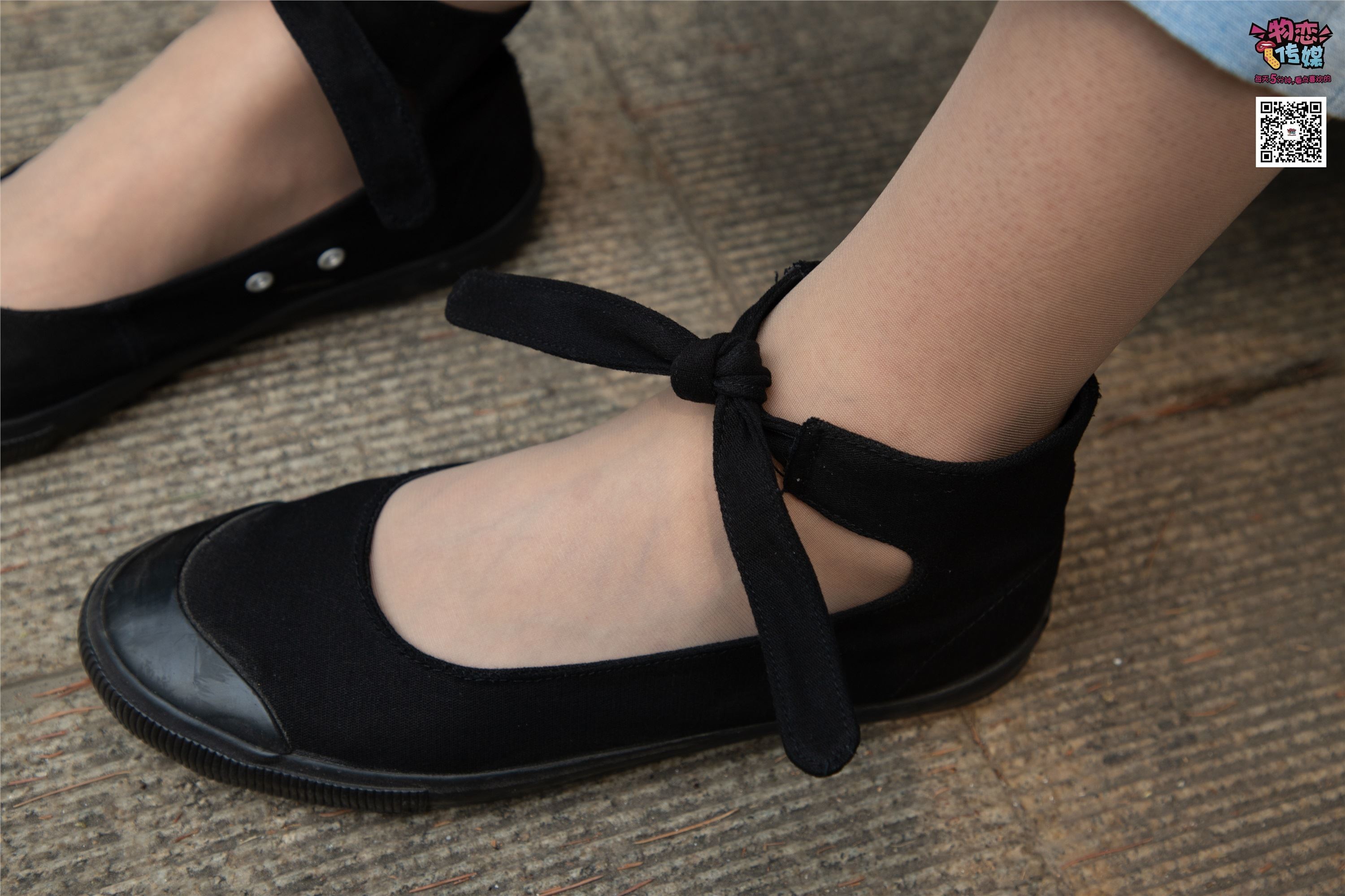 物恋传媒 No.016 经典就是不需挑片,透明肉丝配清纯白棉袜