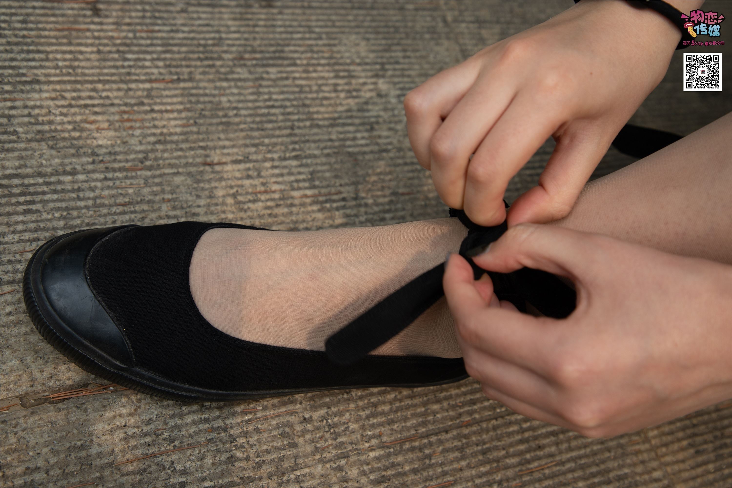 物恋传媒 No.016 经典就是不需挑片,透明肉丝配清纯白棉袜