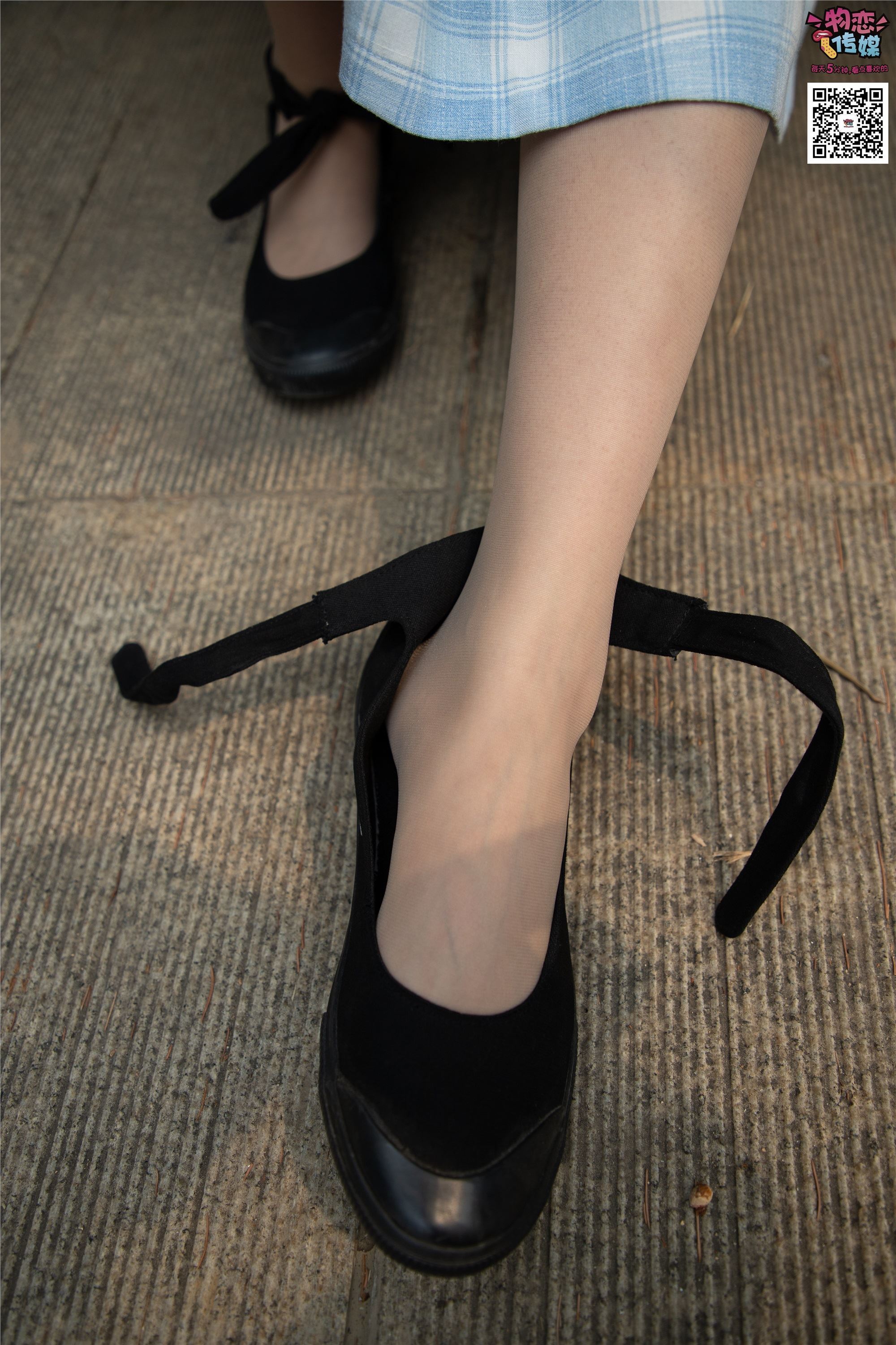 物恋传媒 No.016 经典就是不需挑片,透明肉丝配清纯白棉袜