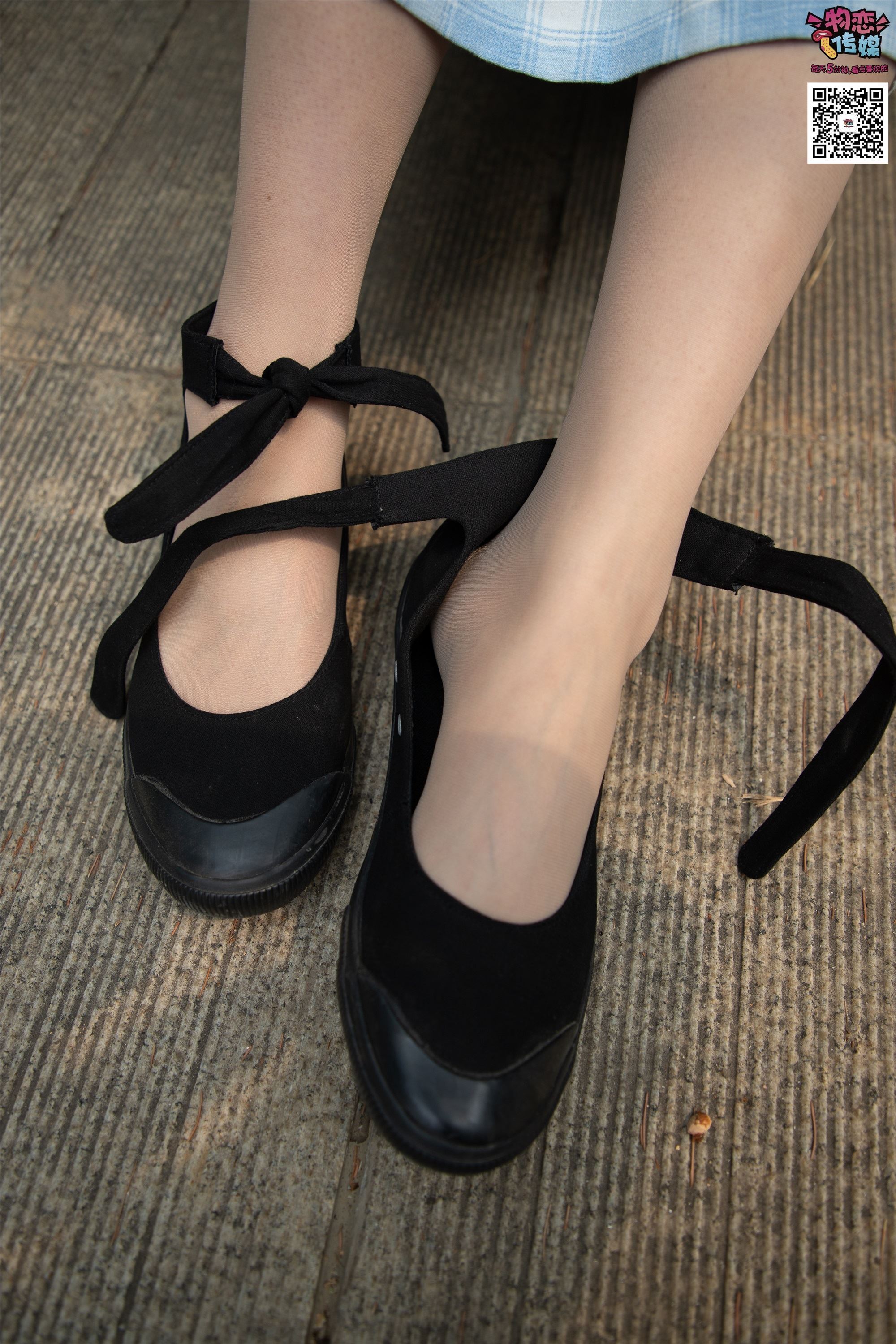 物恋传媒 No.016 经典就是不需挑片,透明肉丝配清纯白棉袜