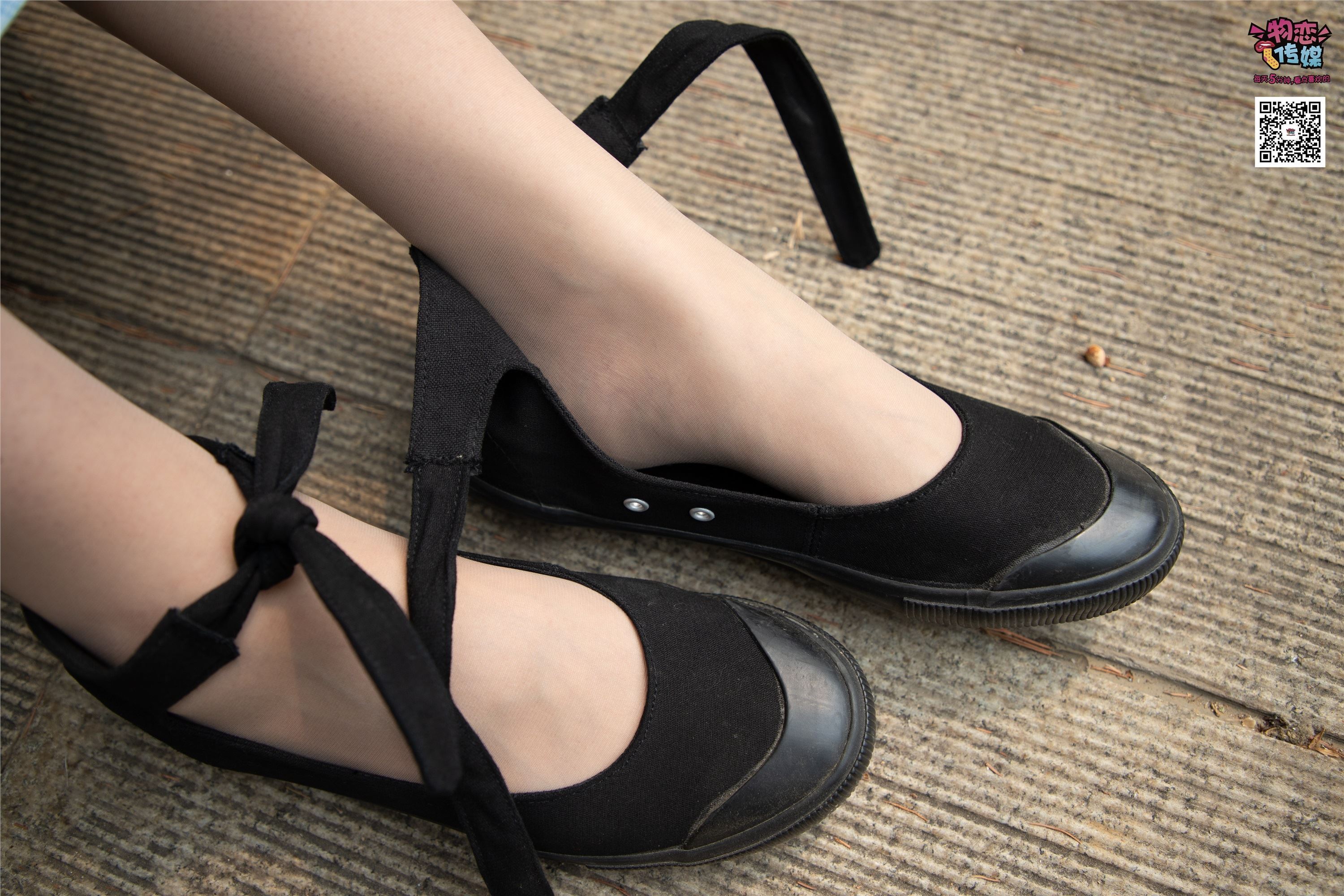 物恋传媒 No.016 经典就是不需挑片,透明肉丝配清纯白棉袜