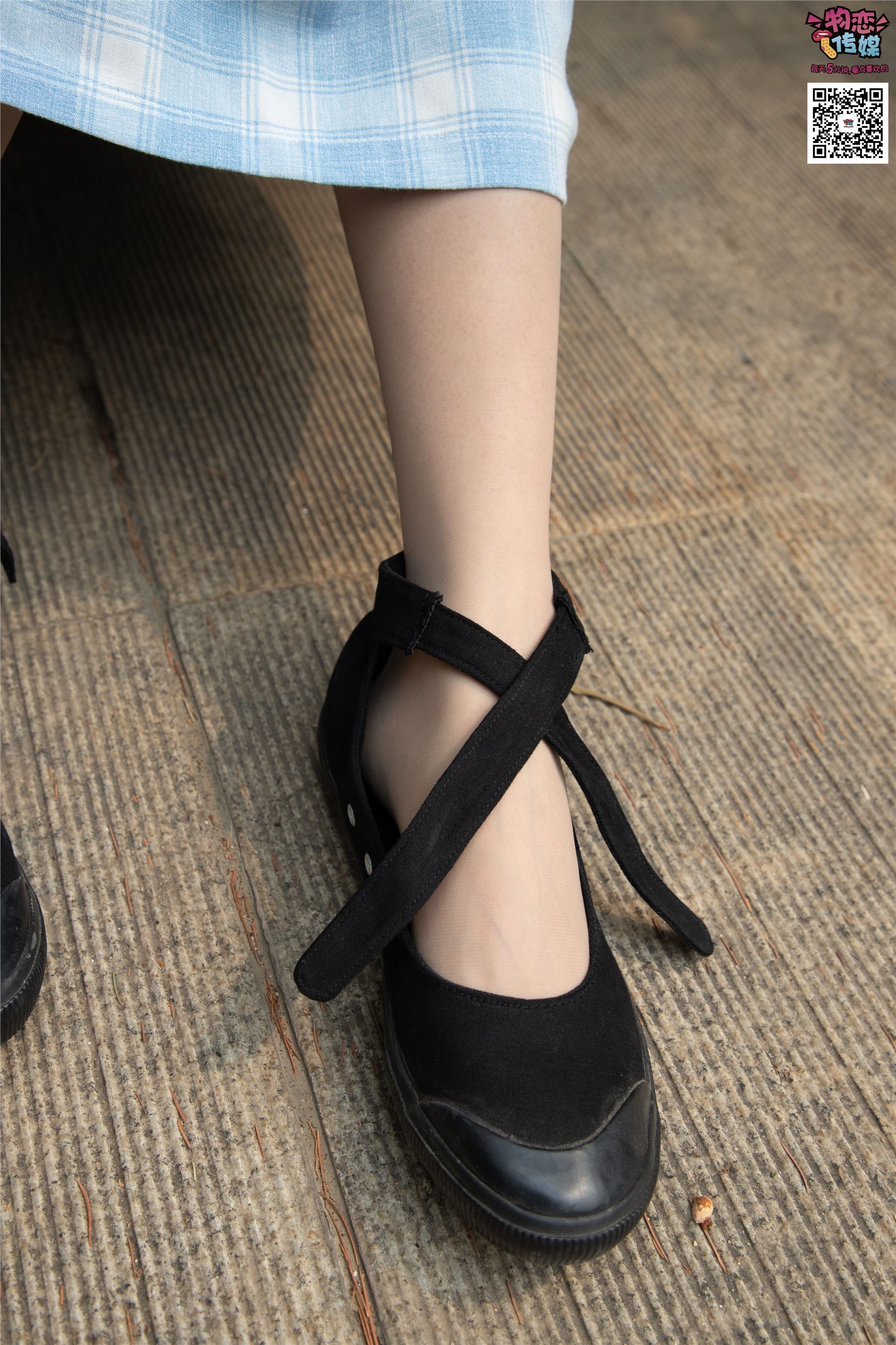 物恋传媒 No.016 经典就是不需挑片,透明肉丝配清纯白棉袜