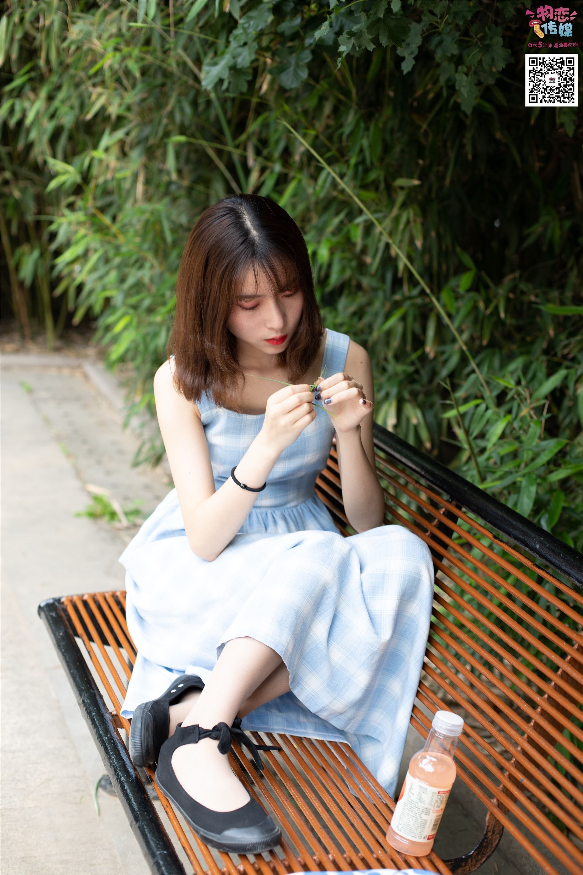 物恋传媒 No.016 经典就是不需挑片,透明肉丝配清纯白棉袜