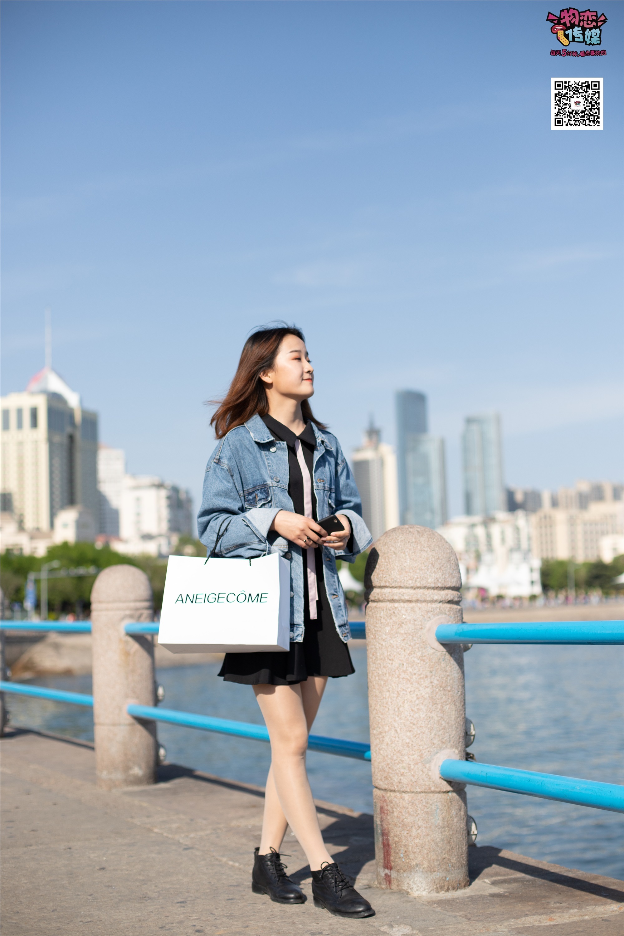 物恋传媒 No.018 清纯的小姐姐哦,透明肉丝加小皮鞋