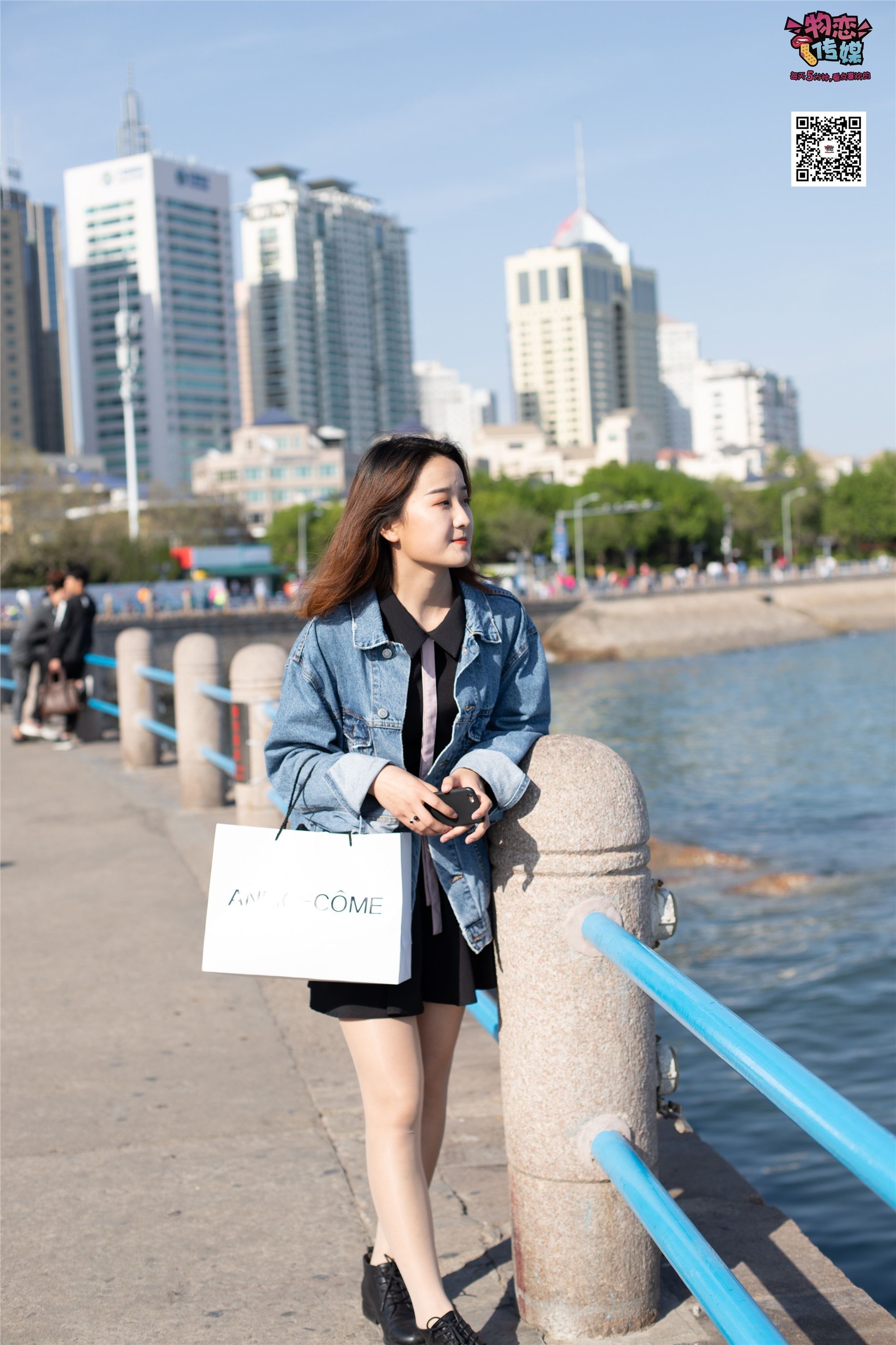 物恋传媒 No.018 清纯的小姐姐哦,透明肉丝加小皮鞋