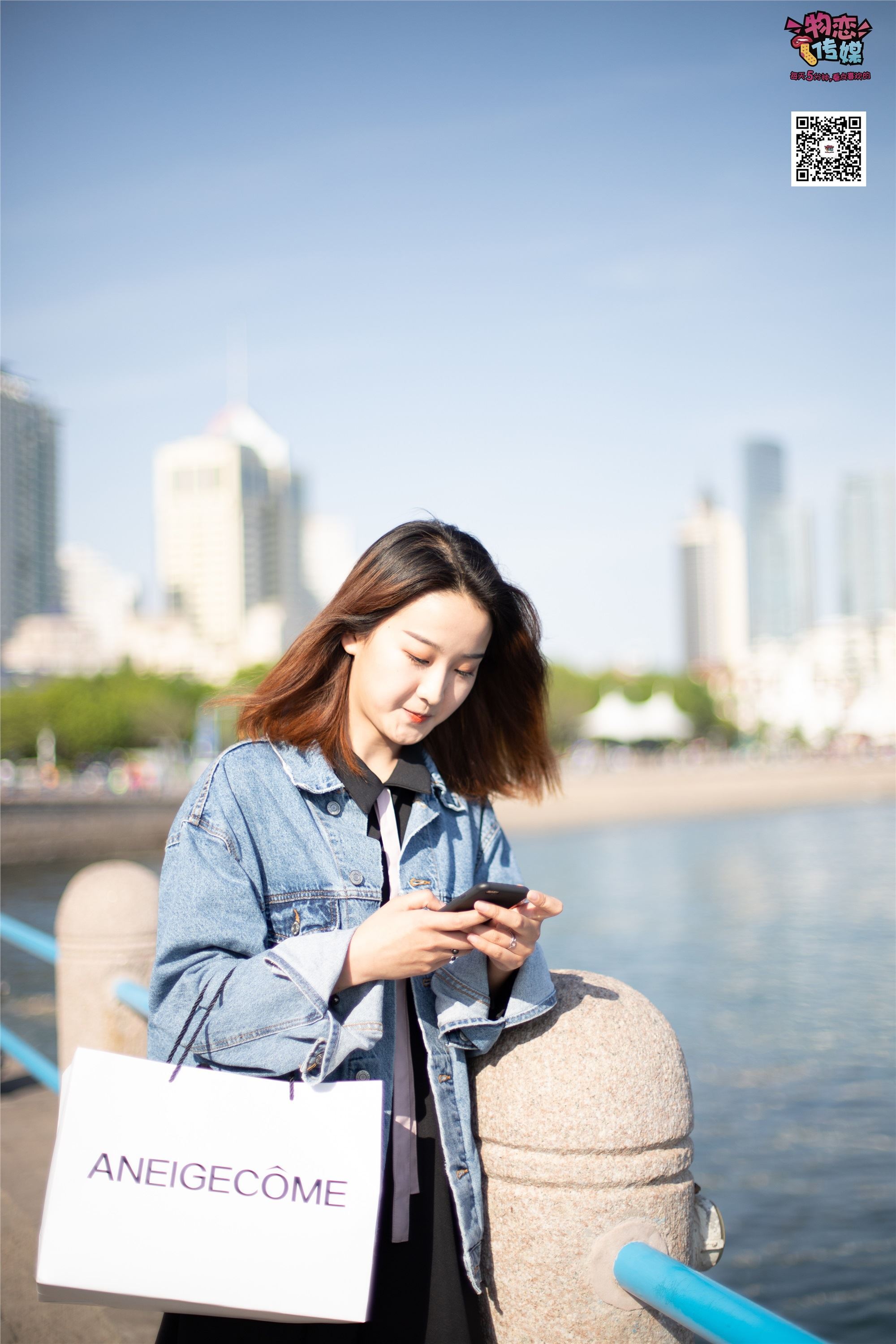 物恋传媒 No.018 清纯的小姐姐哦,透明肉丝加小皮鞋