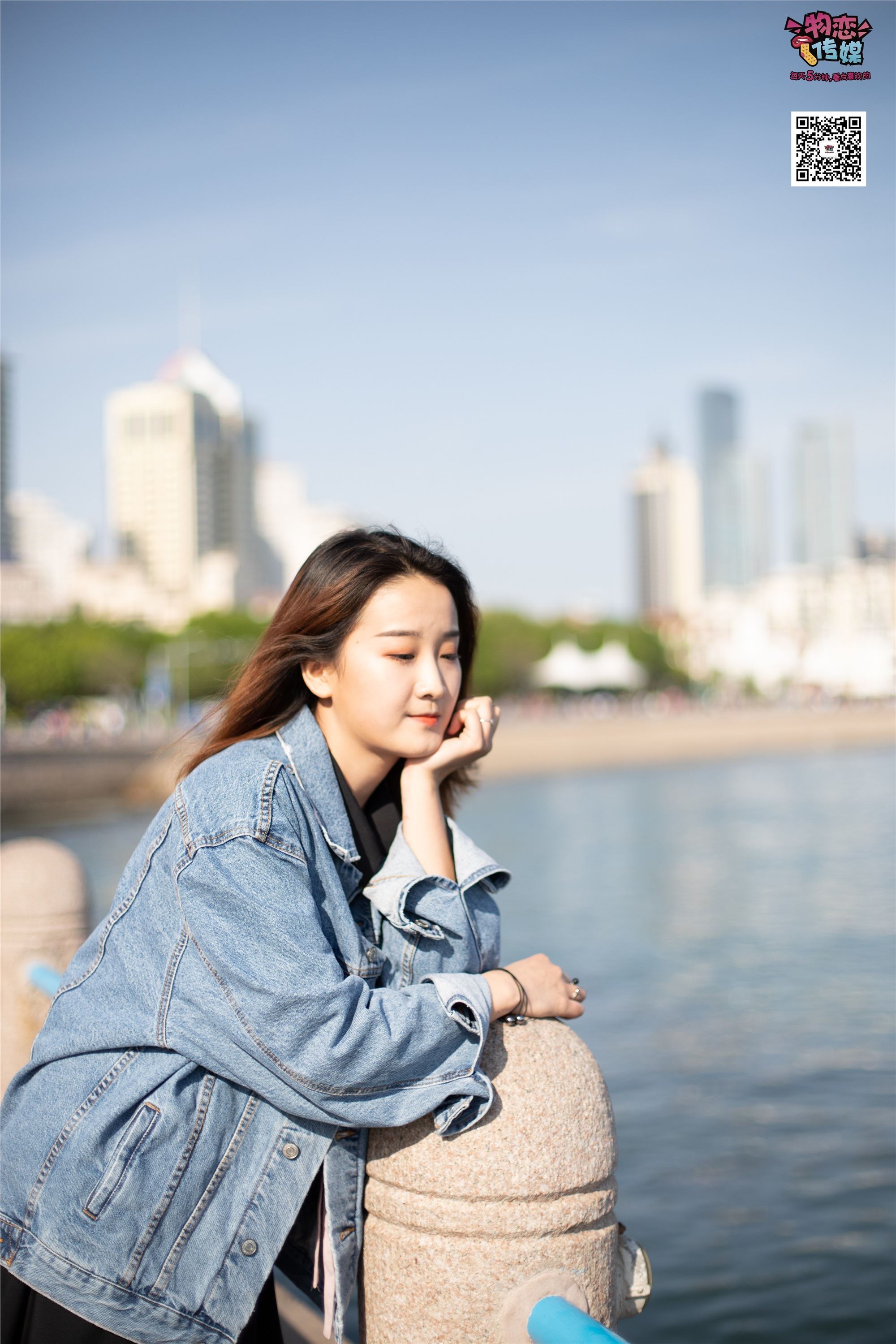 物恋传媒 No.018 清纯的小姐姐哦,透明肉丝加小皮鞋