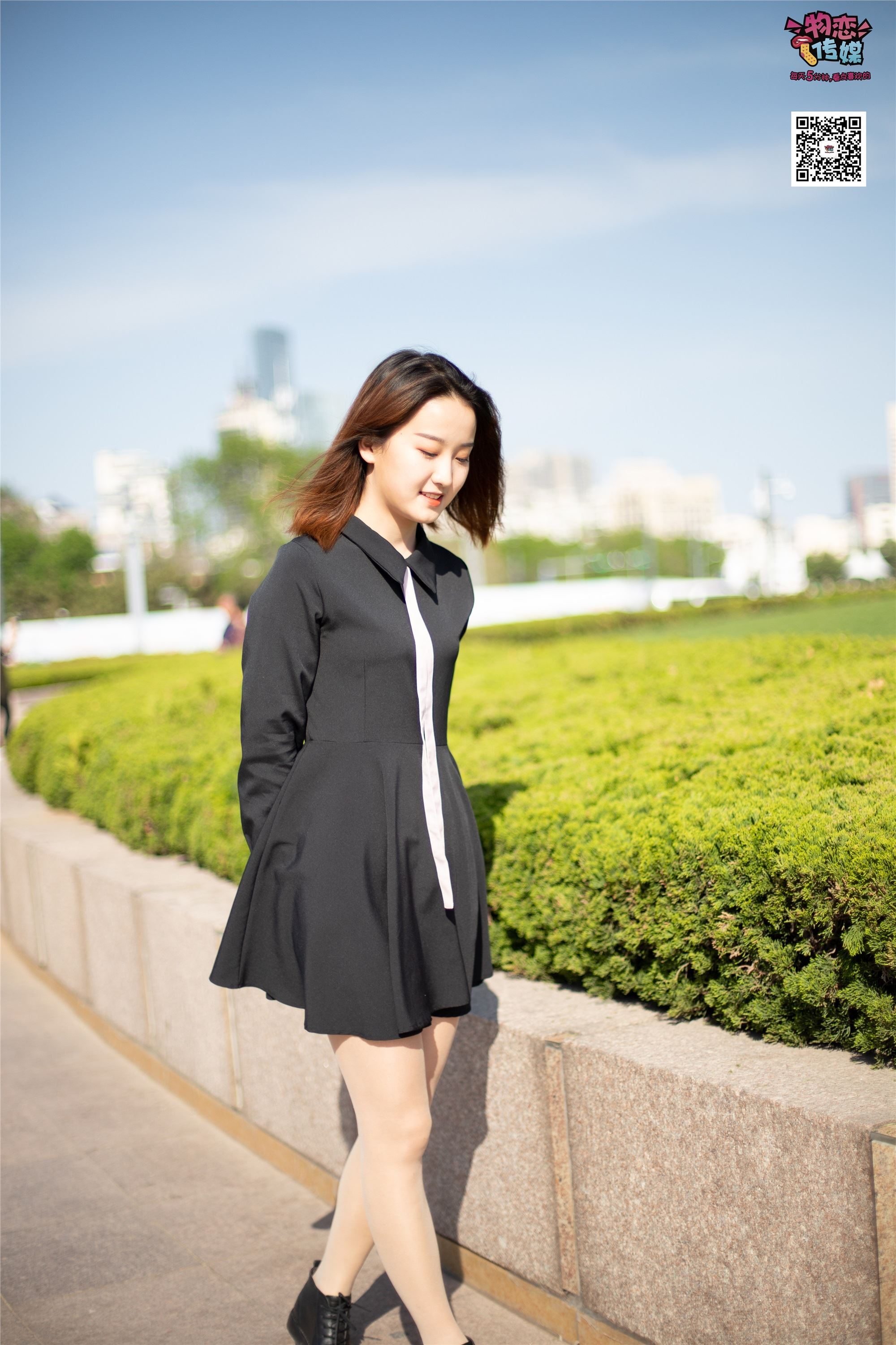 物恋传媒 No.018 清纯的小姐姐哦,透明肉丝加小皮鞋