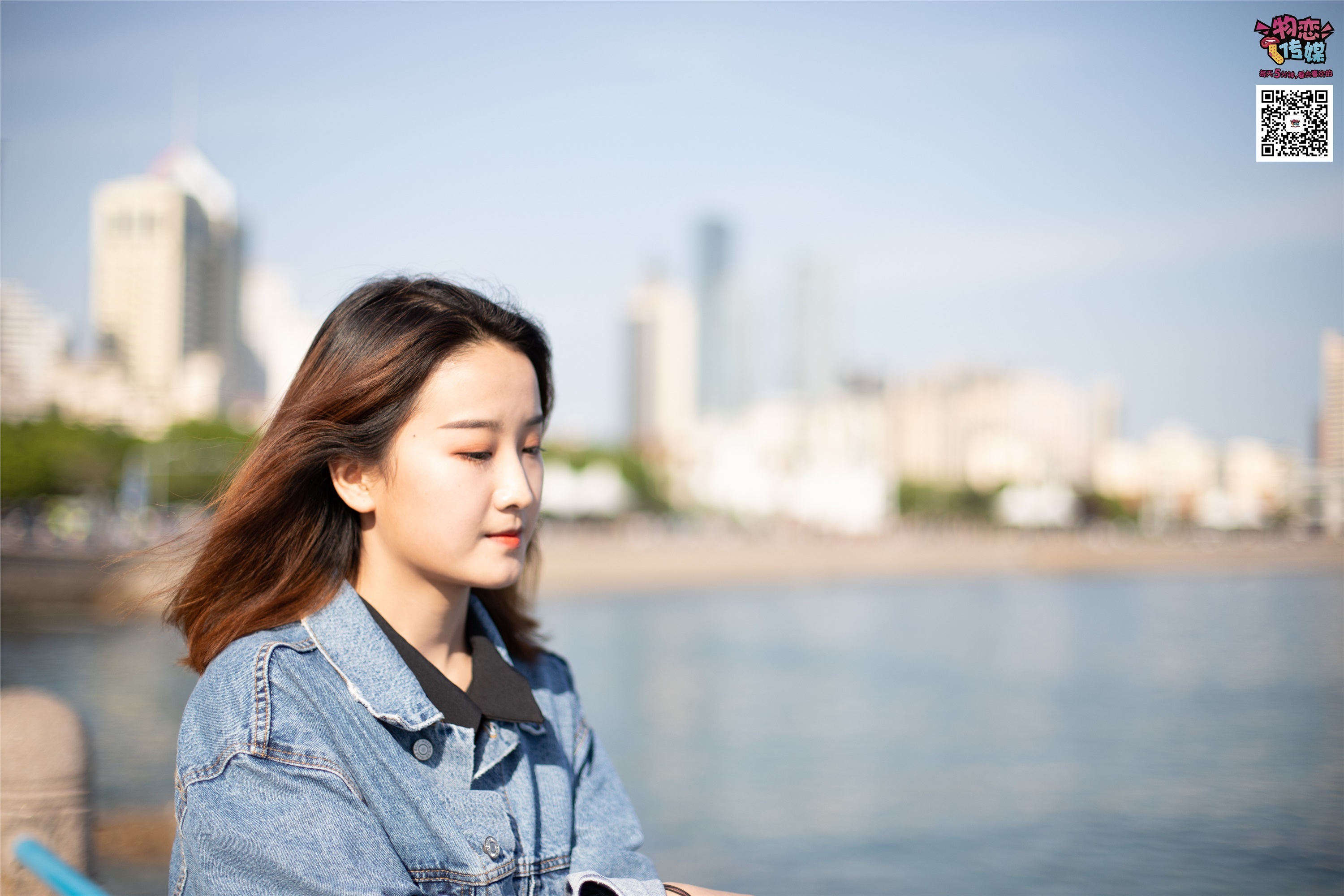 物恋传媒 No.018 清纯的小姐姐哦,透明肉丝加小皮鞋