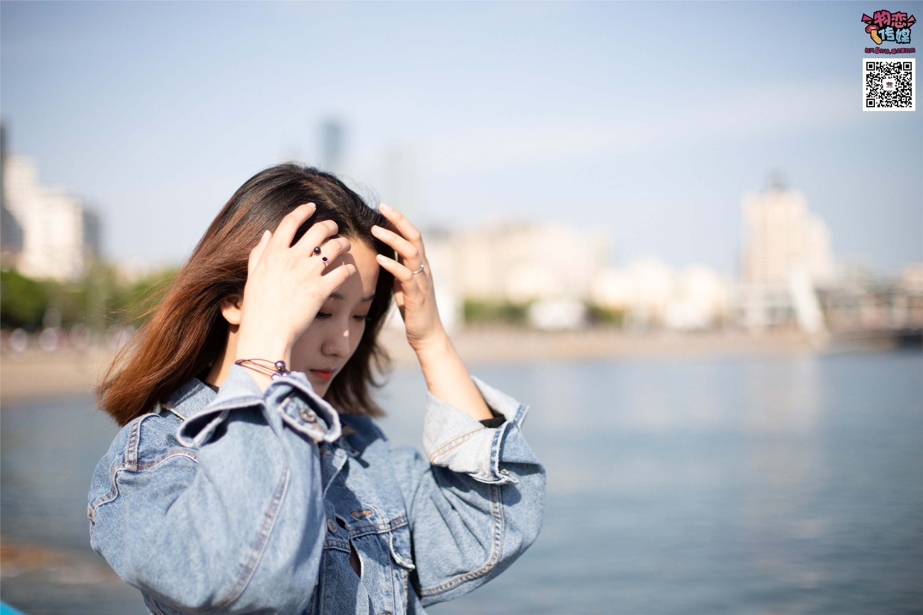 物恋传媒 No.018 清纯的小姐姐哦,透明肉丝加小皮鞋