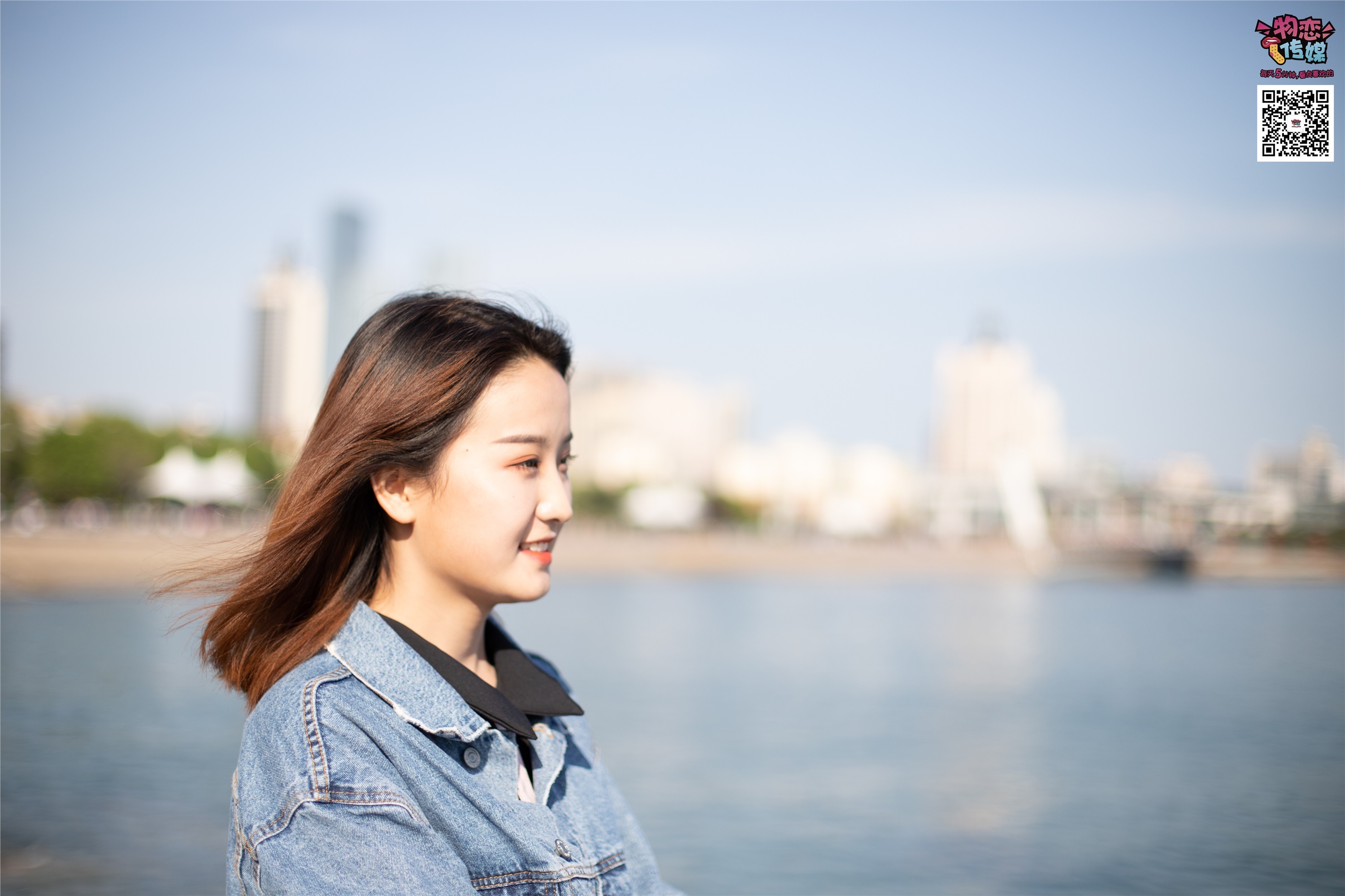 物恋传媒 No.018 清纯的小姐姐哦,透明肉丝加小皮鞋