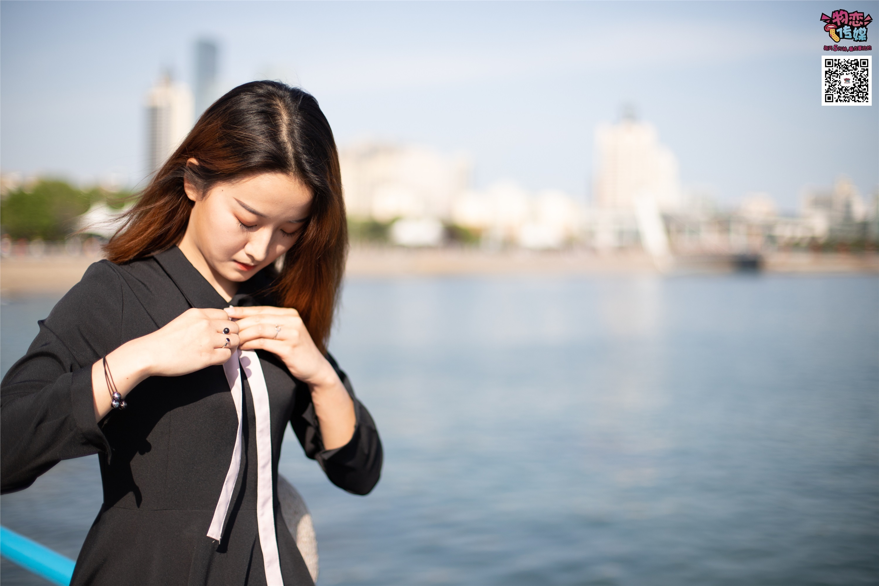 物恋传媒 No.018 清纯的小姐姐哦,透明肉丝加小皮鞋