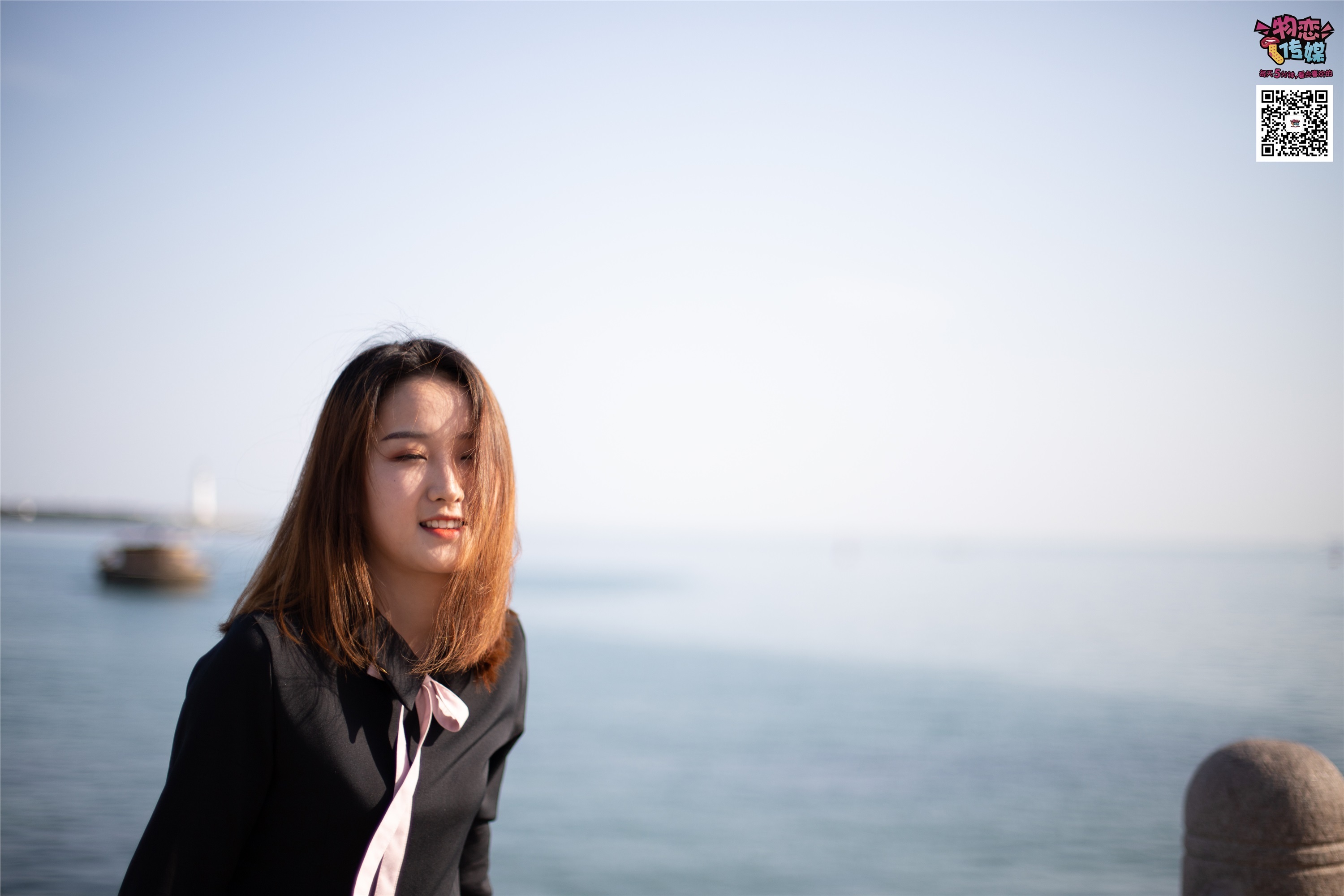 物恋传媒 No.018 清纯的小姐姐哦,透明肉丝加小皮鞋