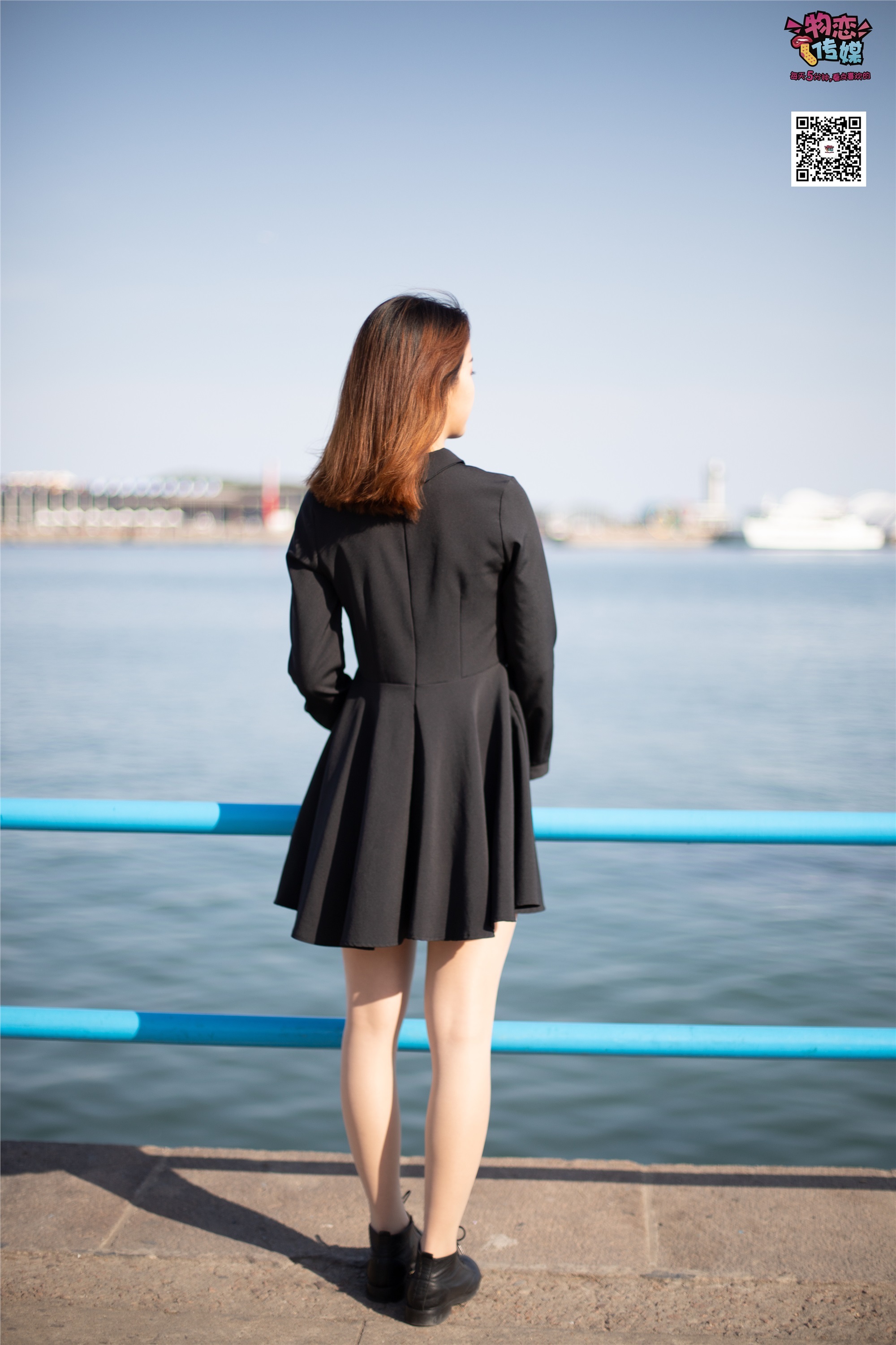 物恋传媒 No.018 清纯的小姐姐哦,透明肉丝加小皮鞋