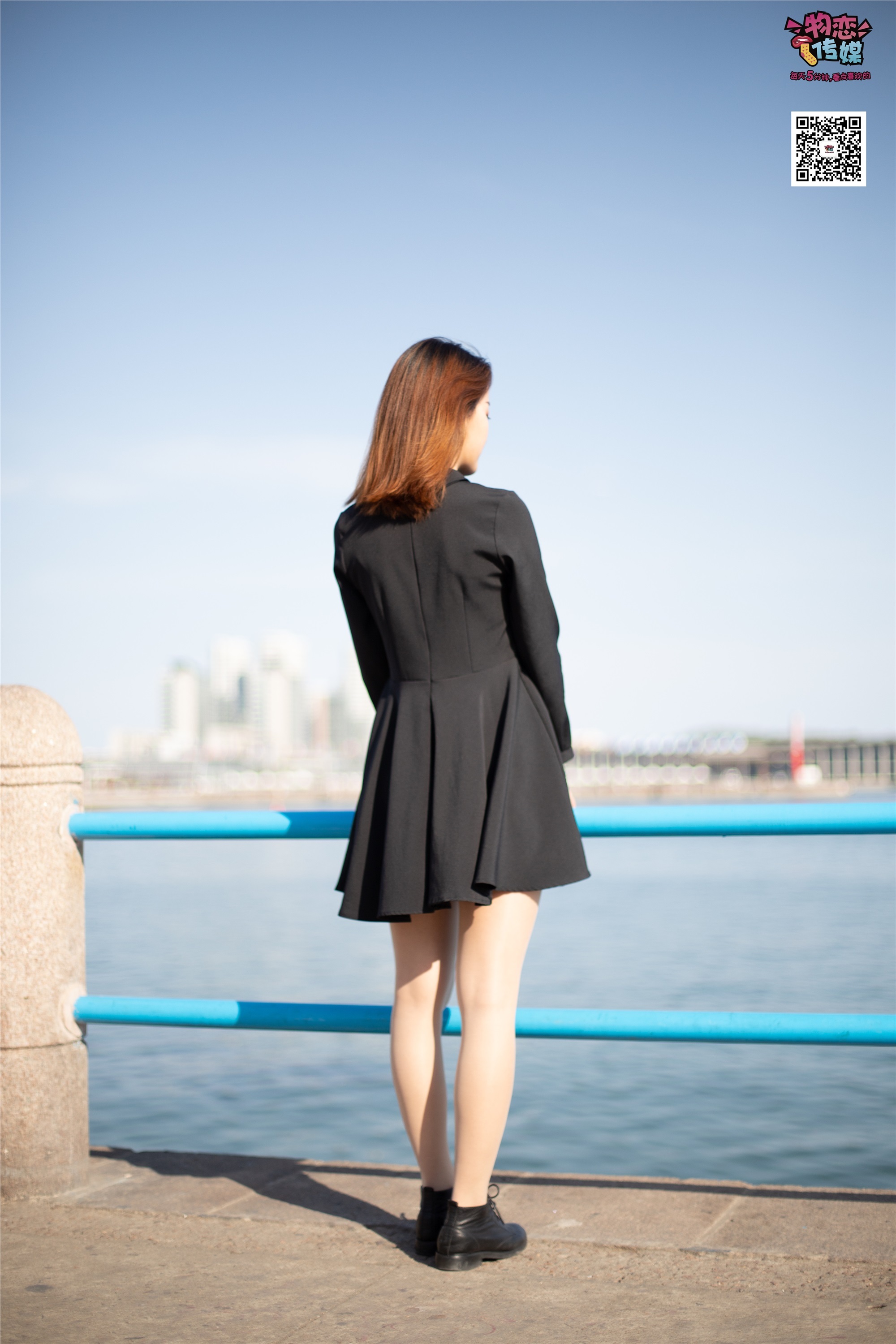 物恋传媒 No.018 清纯的小姐姐哦,透明肉丝加小皮鞋