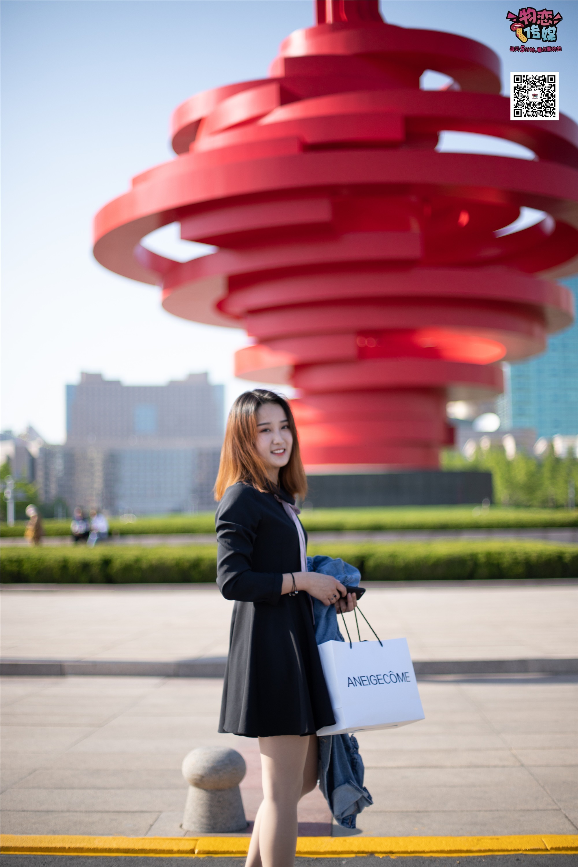 物恋传媒 No.018 清纯的小姐姐哦,透明肉丝加小皮鞋