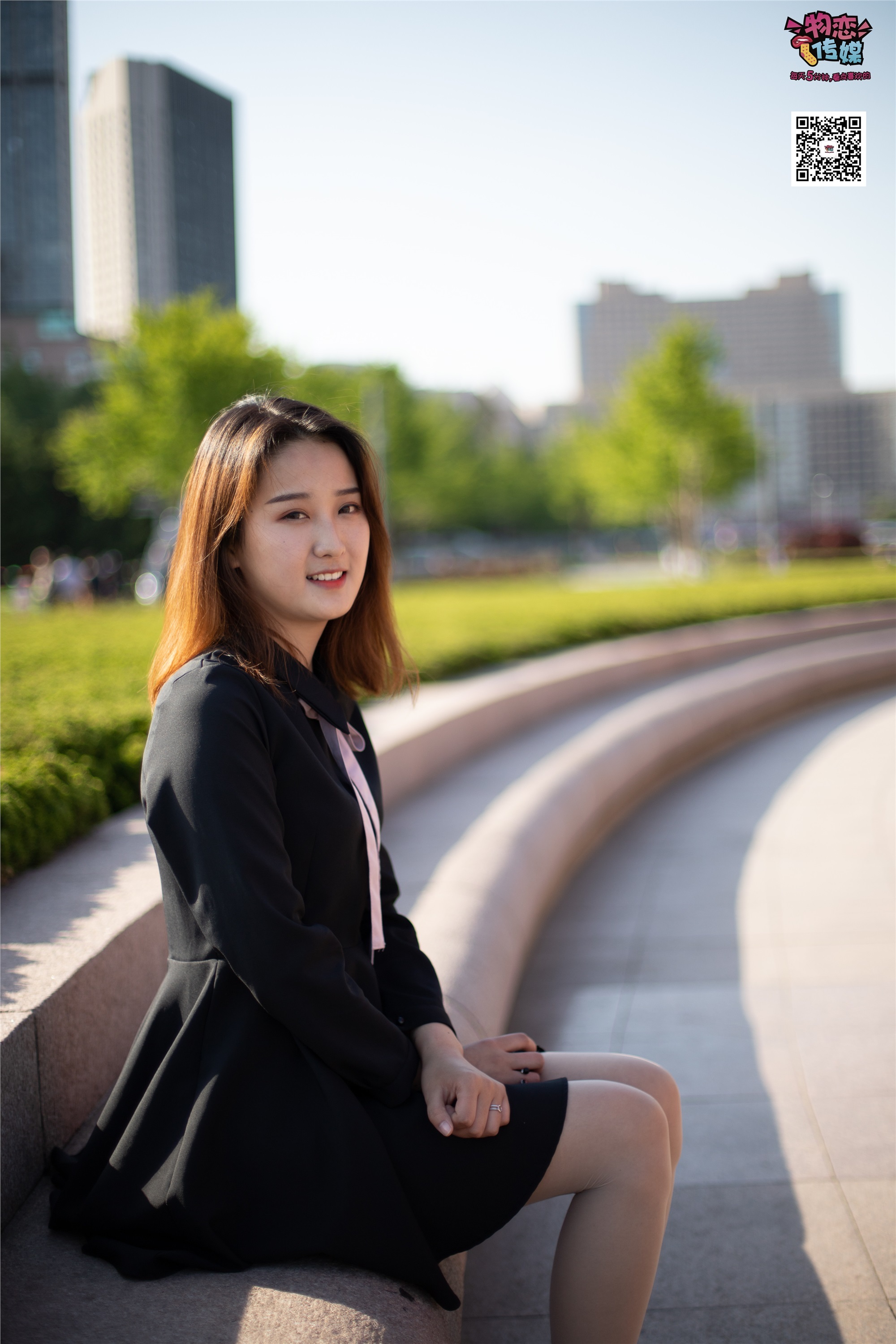 物恋传媒 No.018 清纯的小姐姐哦,透明肉丝加小皮鞋