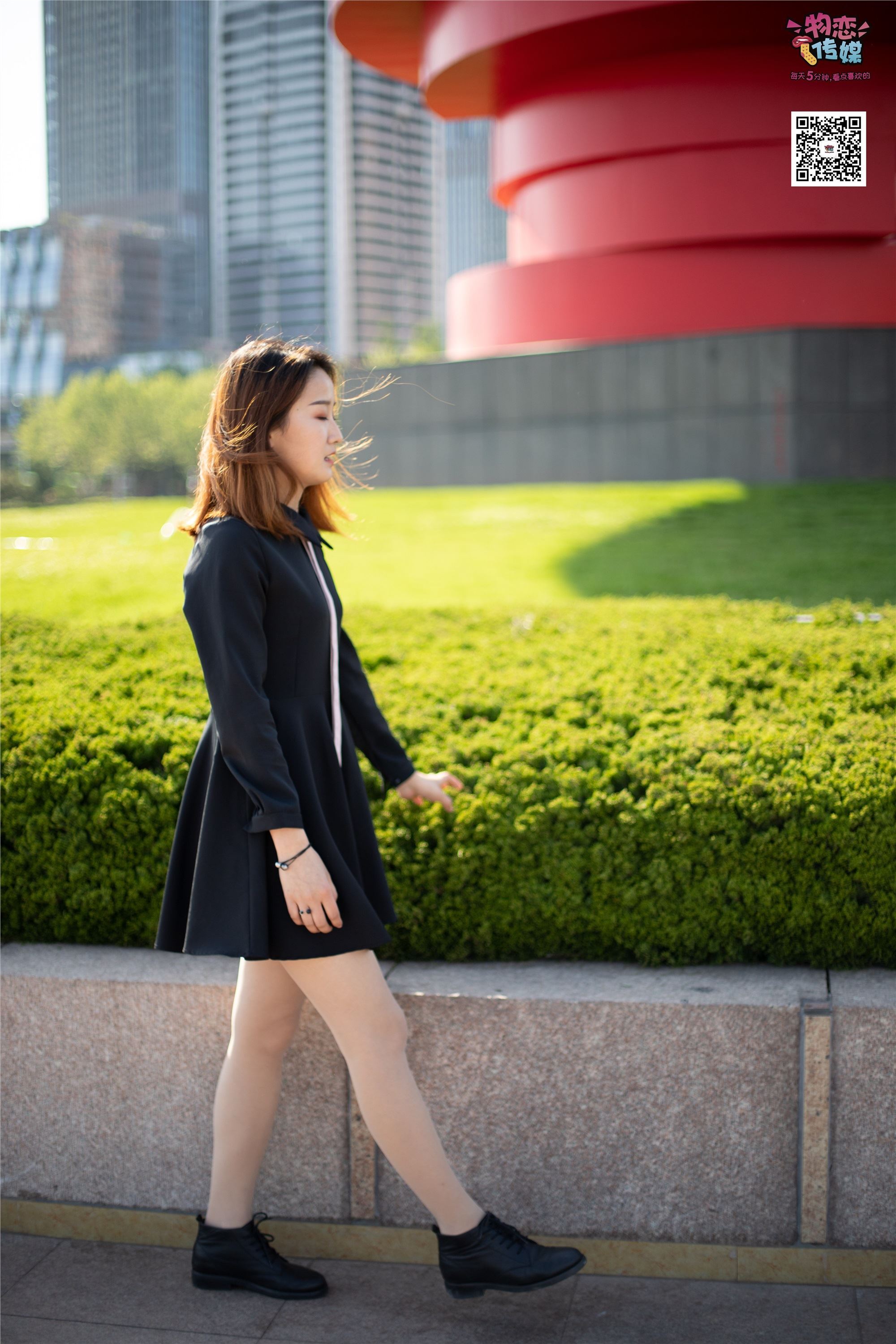 物恋传媒 No.018 清纯的小姐姐哦,透明肉丝加小皮鞋