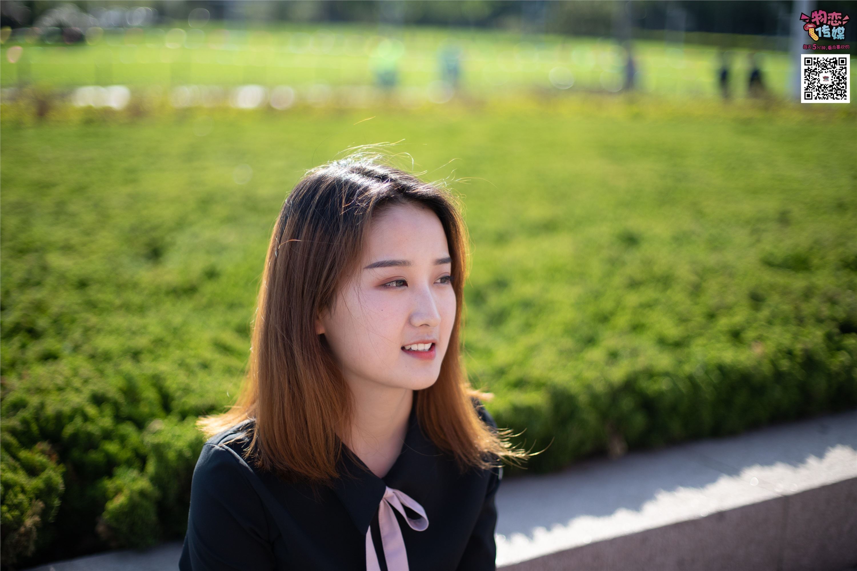 物恋传媒 No.018 清纯的小姐姐哦,透明肉丝加小皮鞋