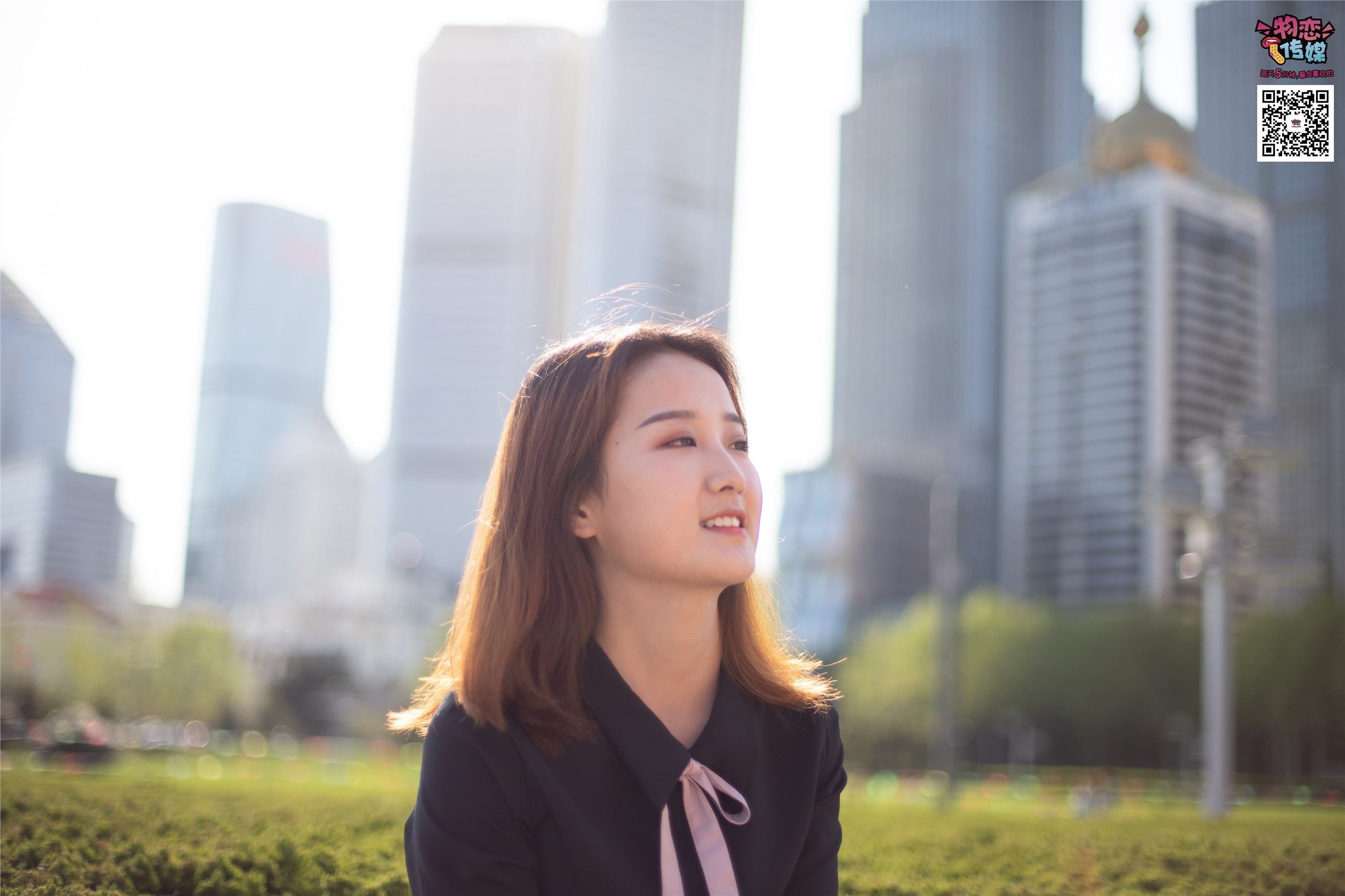 物恋传媒 No.018 清纯的小姐姐哦,透明肉丝加小皮鞋