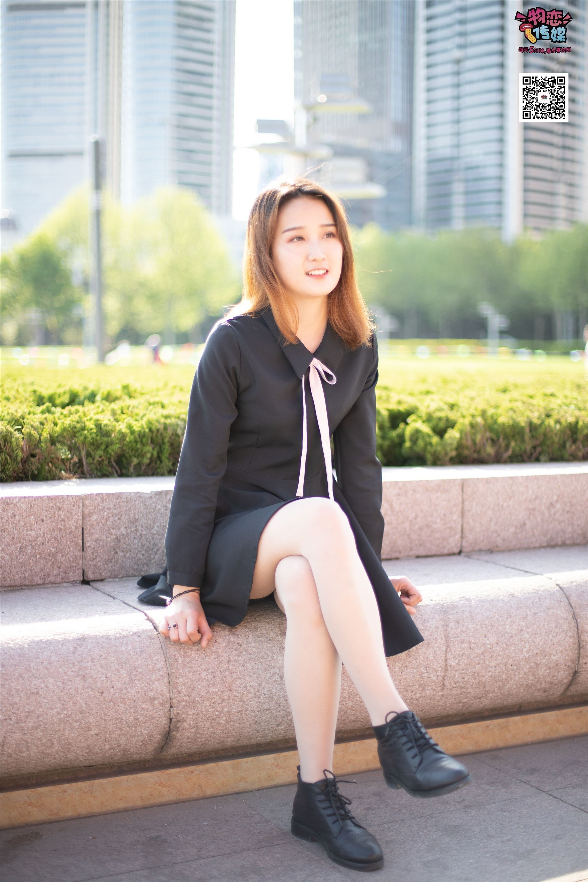 物恋传媒 No.018 清纯的小姐姐哦,透明肉丝加小皮鞋