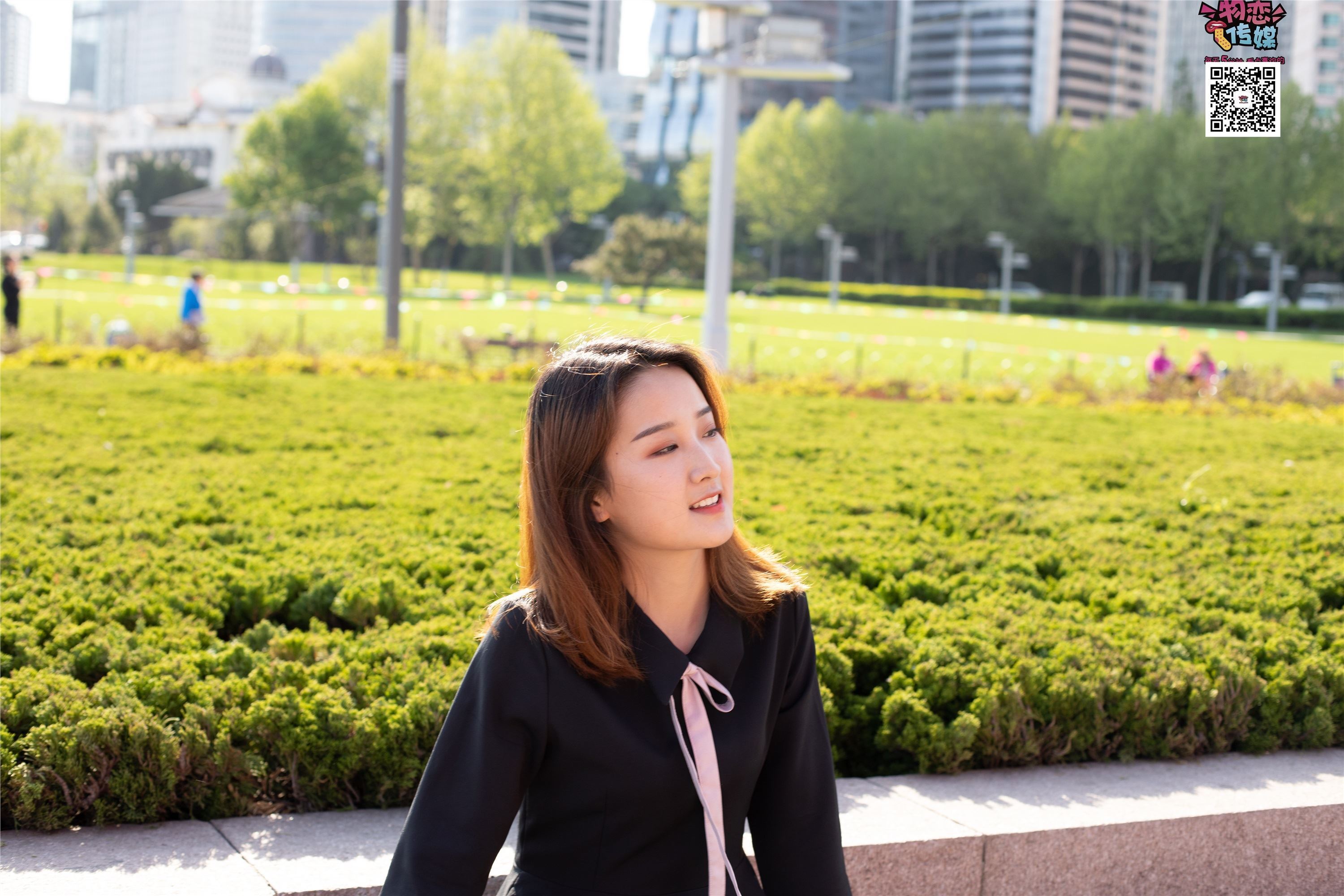 物恋传媒 No.018 清纯的小姐姐哦,透明肉丝加小皮鞋