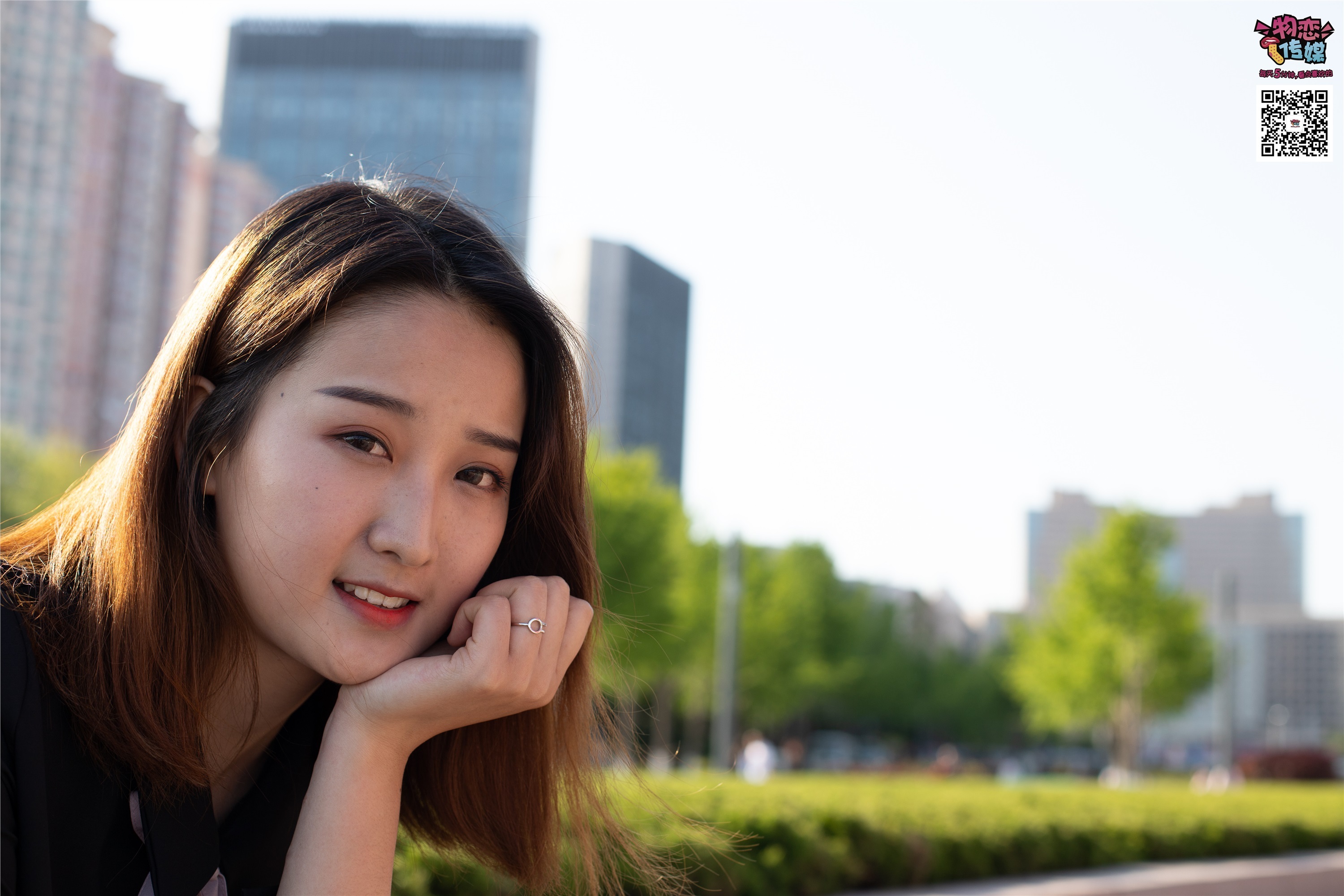 物恋传媒 No.018 清纯的小姐姐哦,透明肉丝加小皮鞋