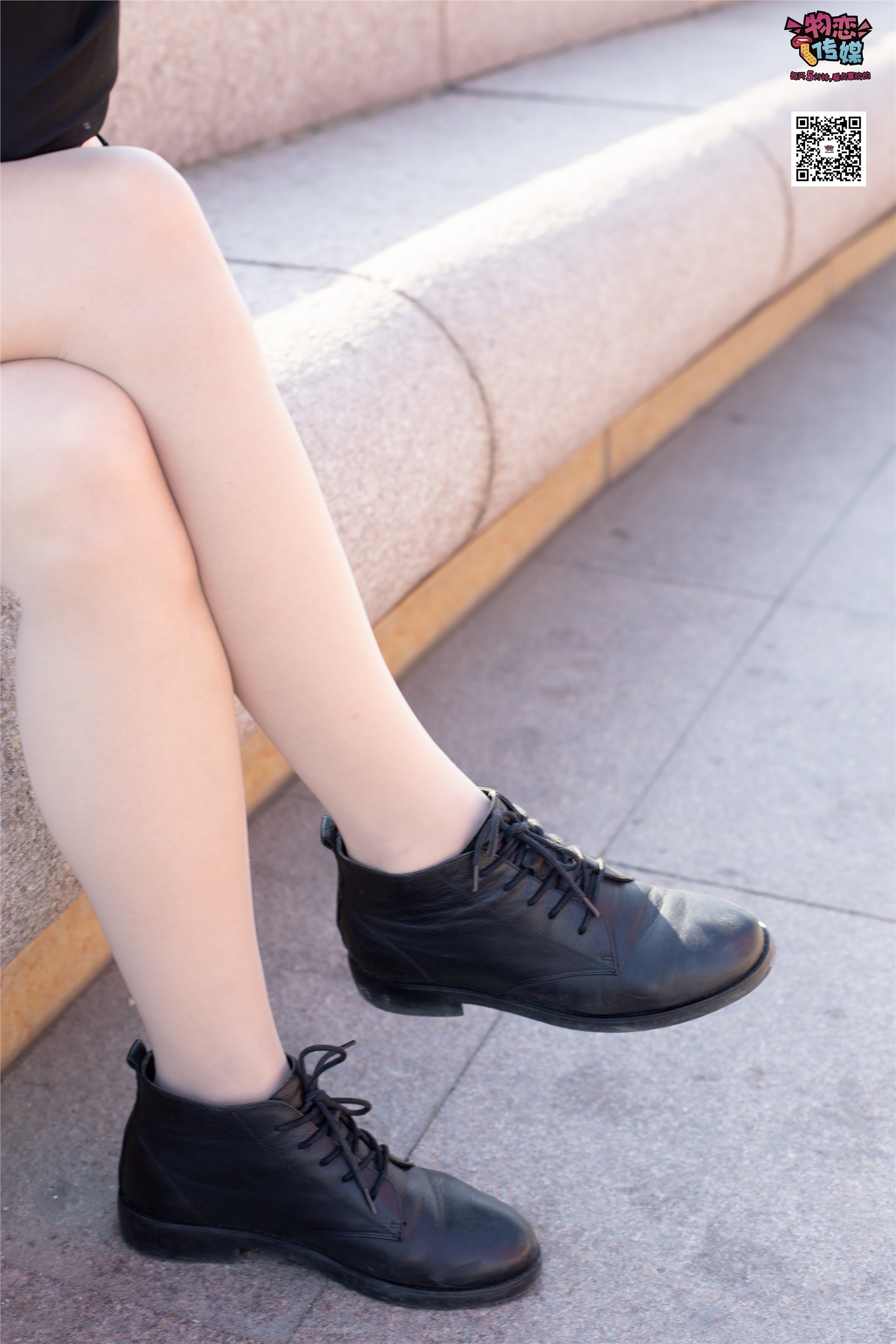 物恋传媒 No.018 清纯的小姐姐哦,透明肉丝加小皮鞋