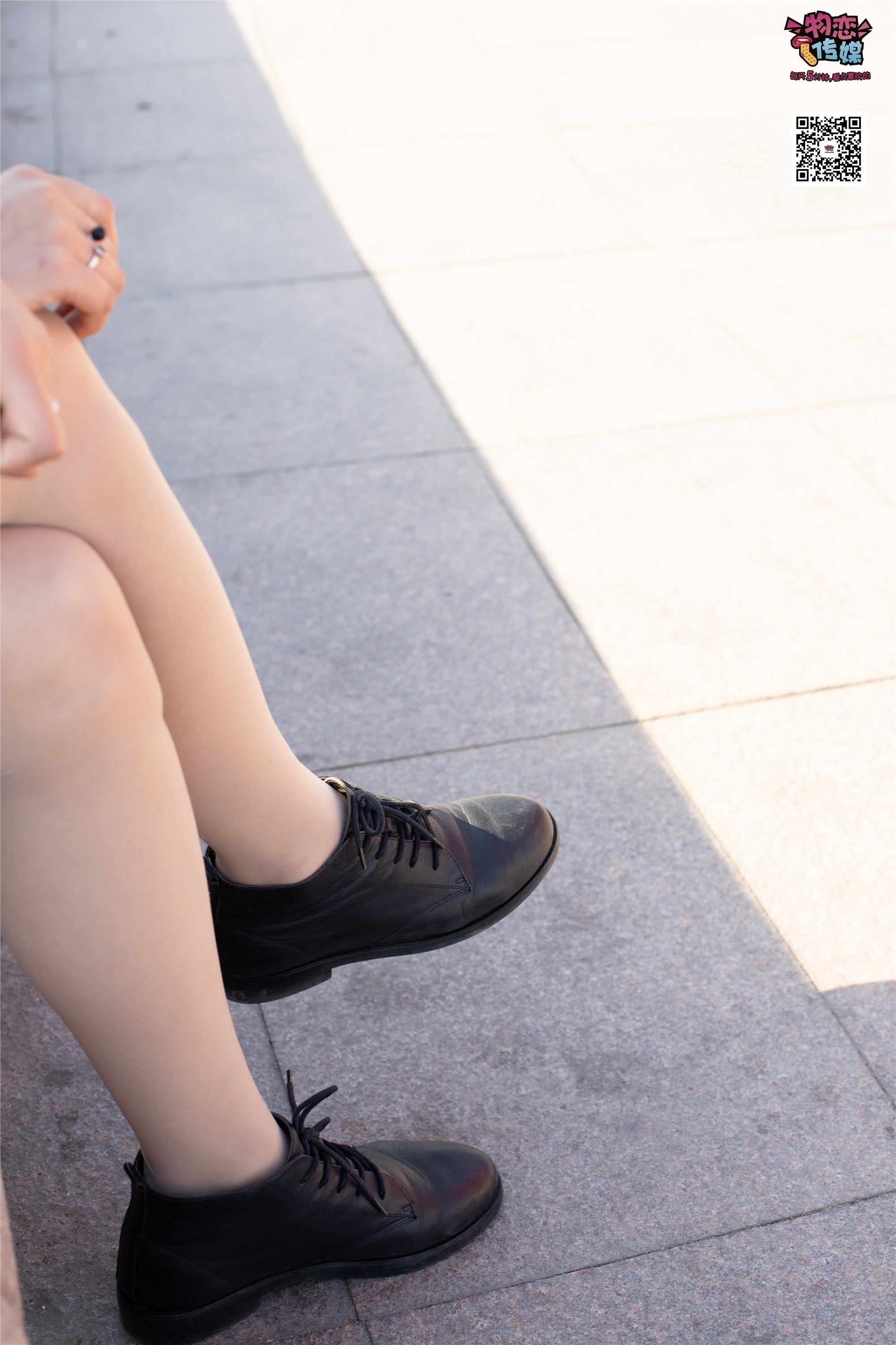 物恋传媒 No.018 清纯的小姐姐哦,透明肉丝加小皮鞋