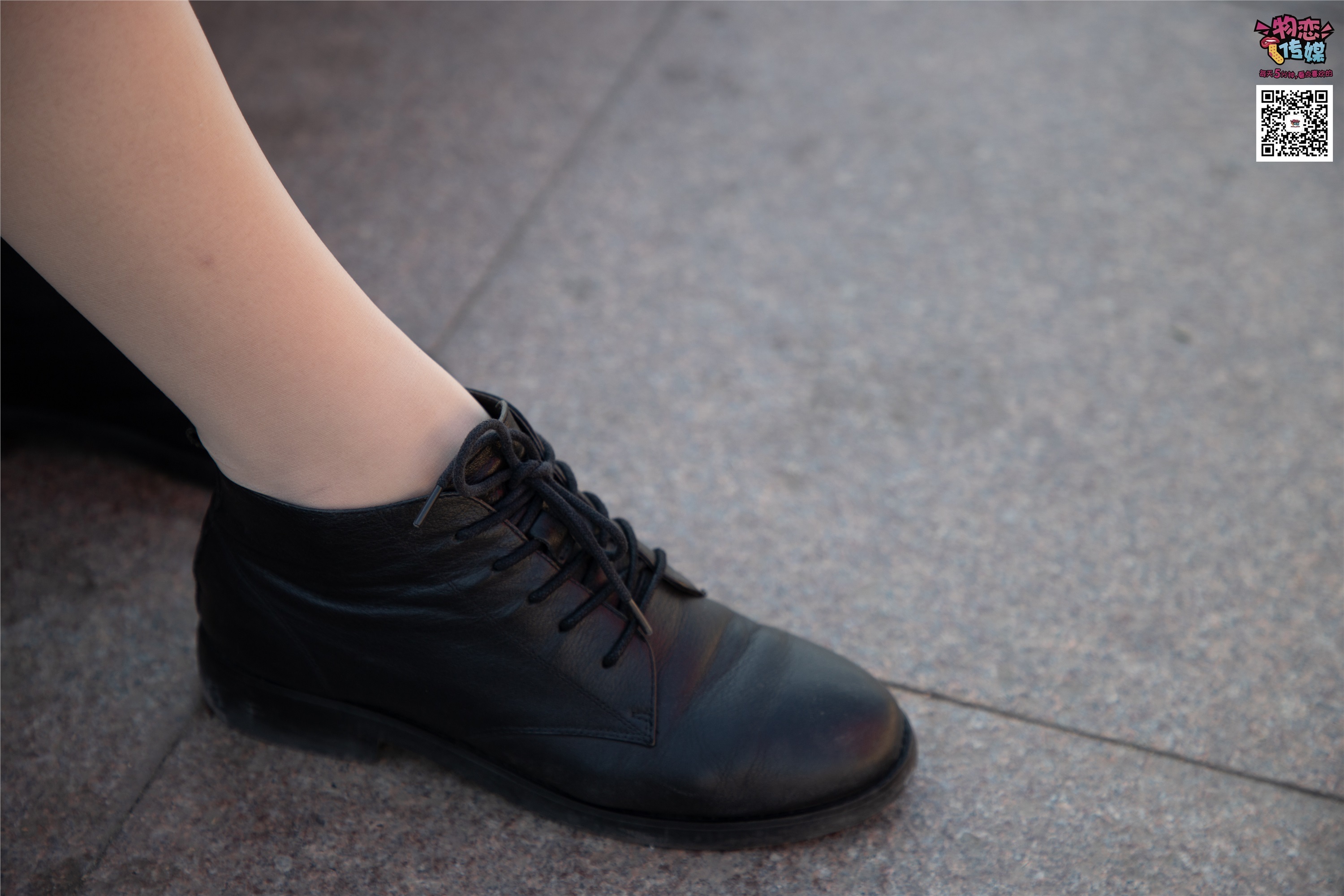 物恋传媒 No.018 清纯的小姐姐哦,透明肉丝加小皮鞋