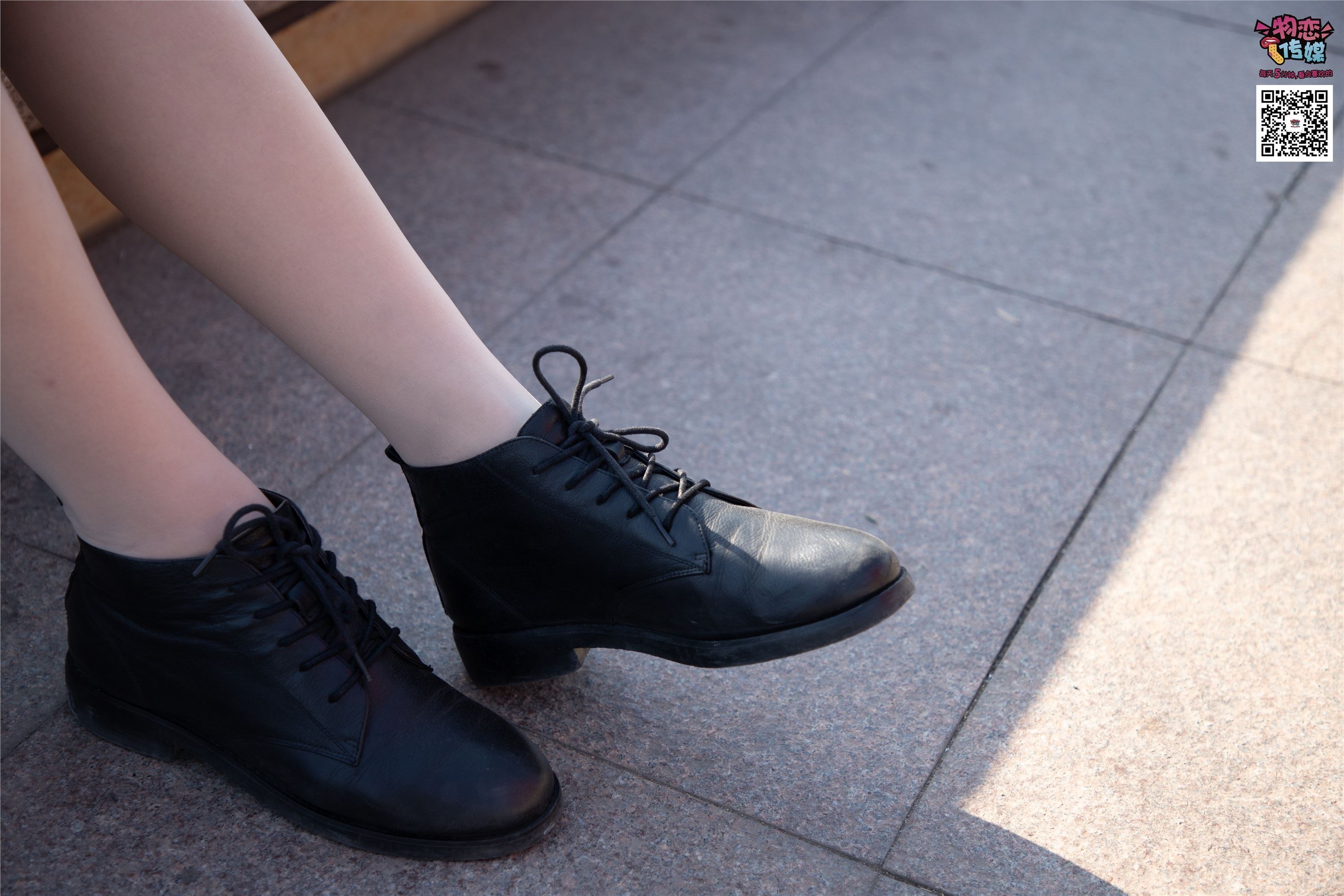 物恋传媒 No.018 清纯的小姐姐哦,透明肉丝加小皮鞋