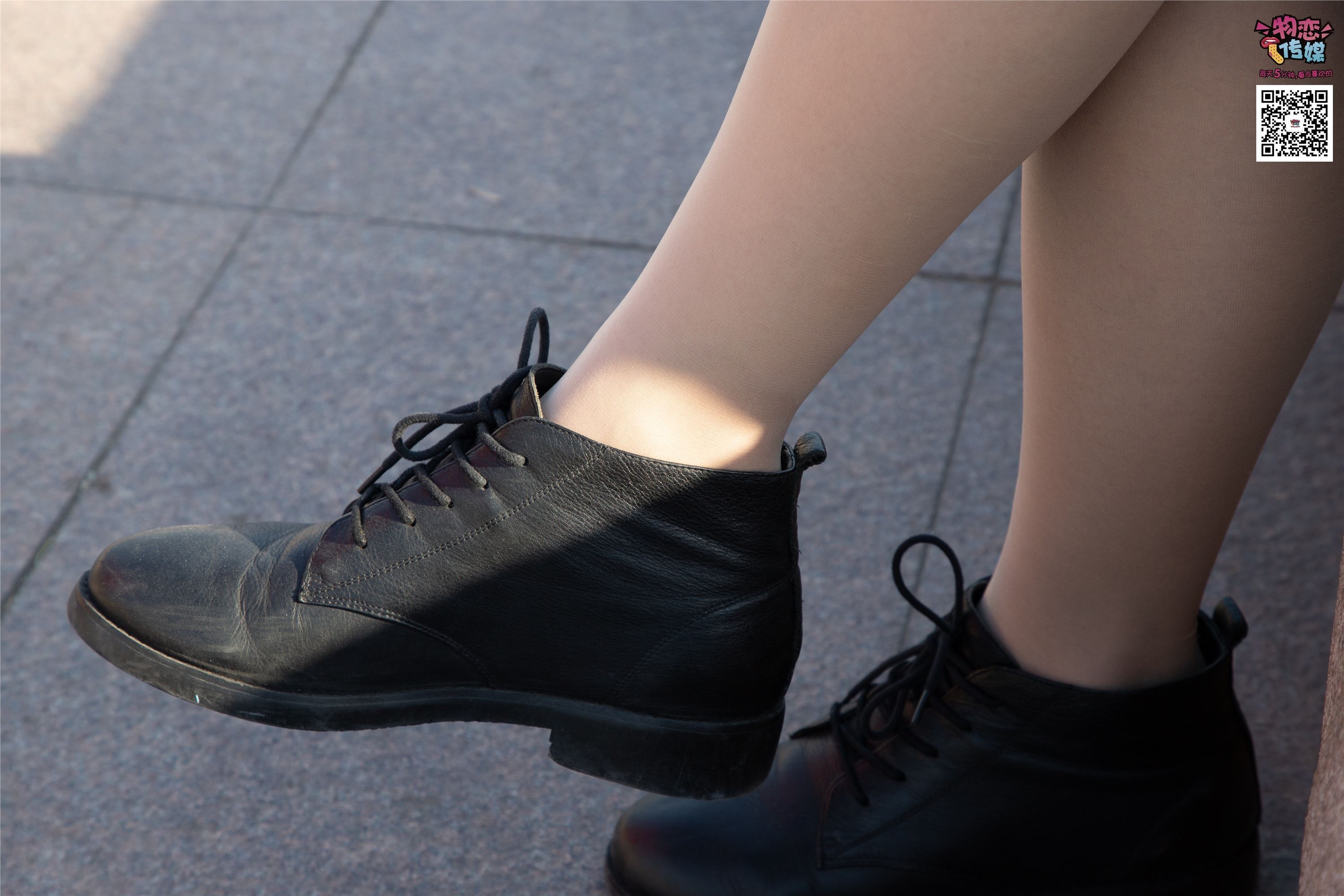 物恋传媒 No.018 清纯的小姐姐哦,透明肉丝加小皮鞋